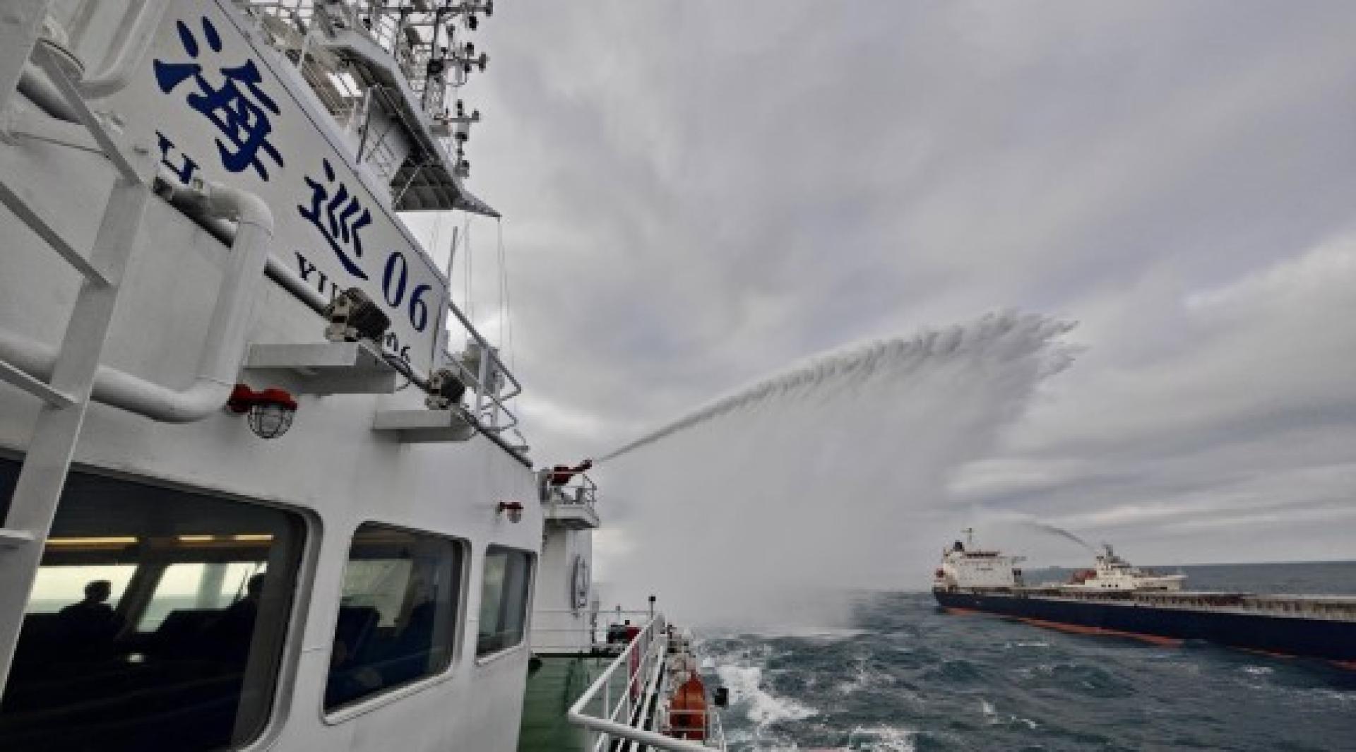 中国大陆巡航救助船“海巡06”轮参与行动。