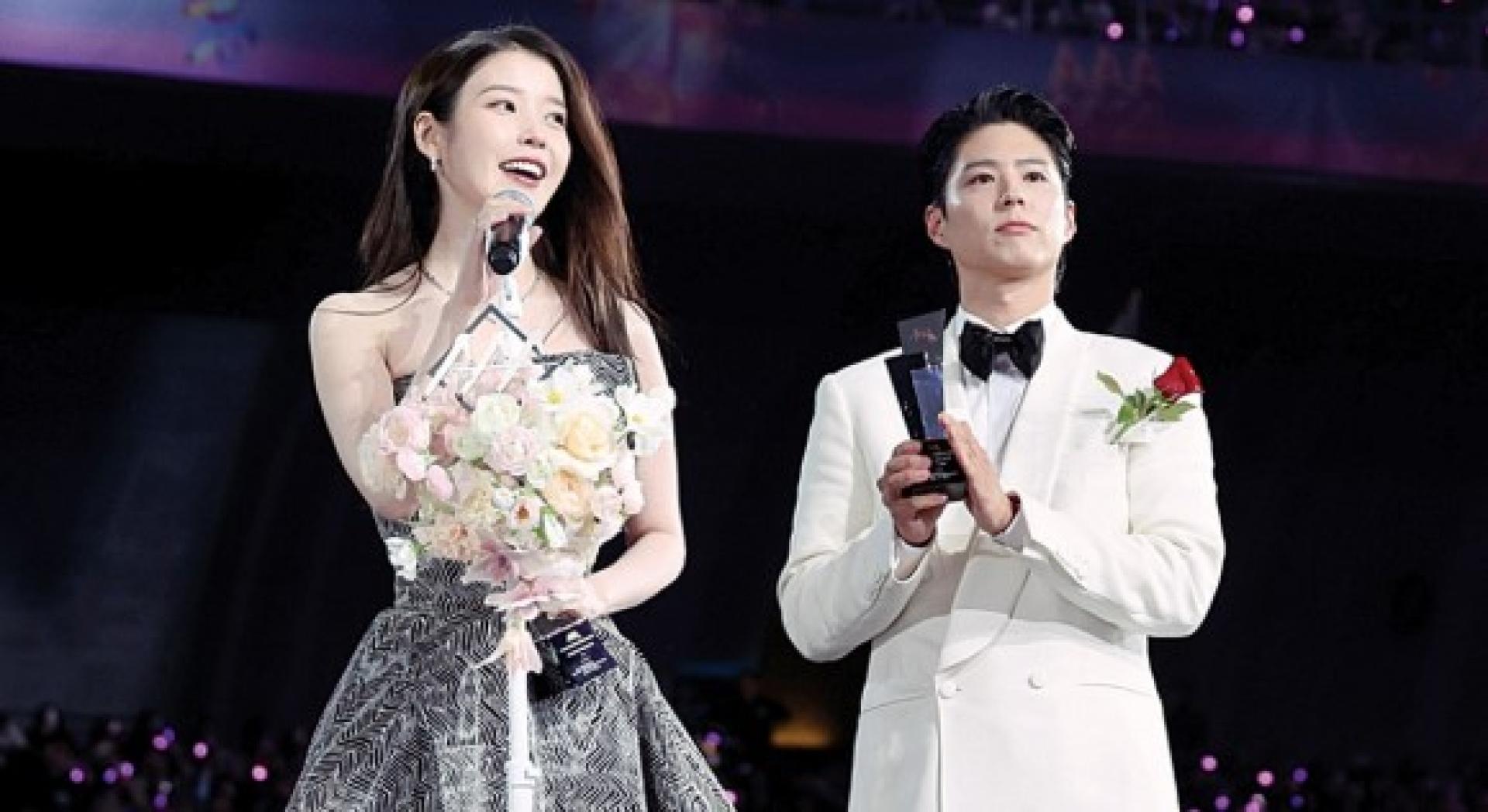 IU、朴宝剑以《苦尽柑来遇见你》拿下最佳情侣奖。