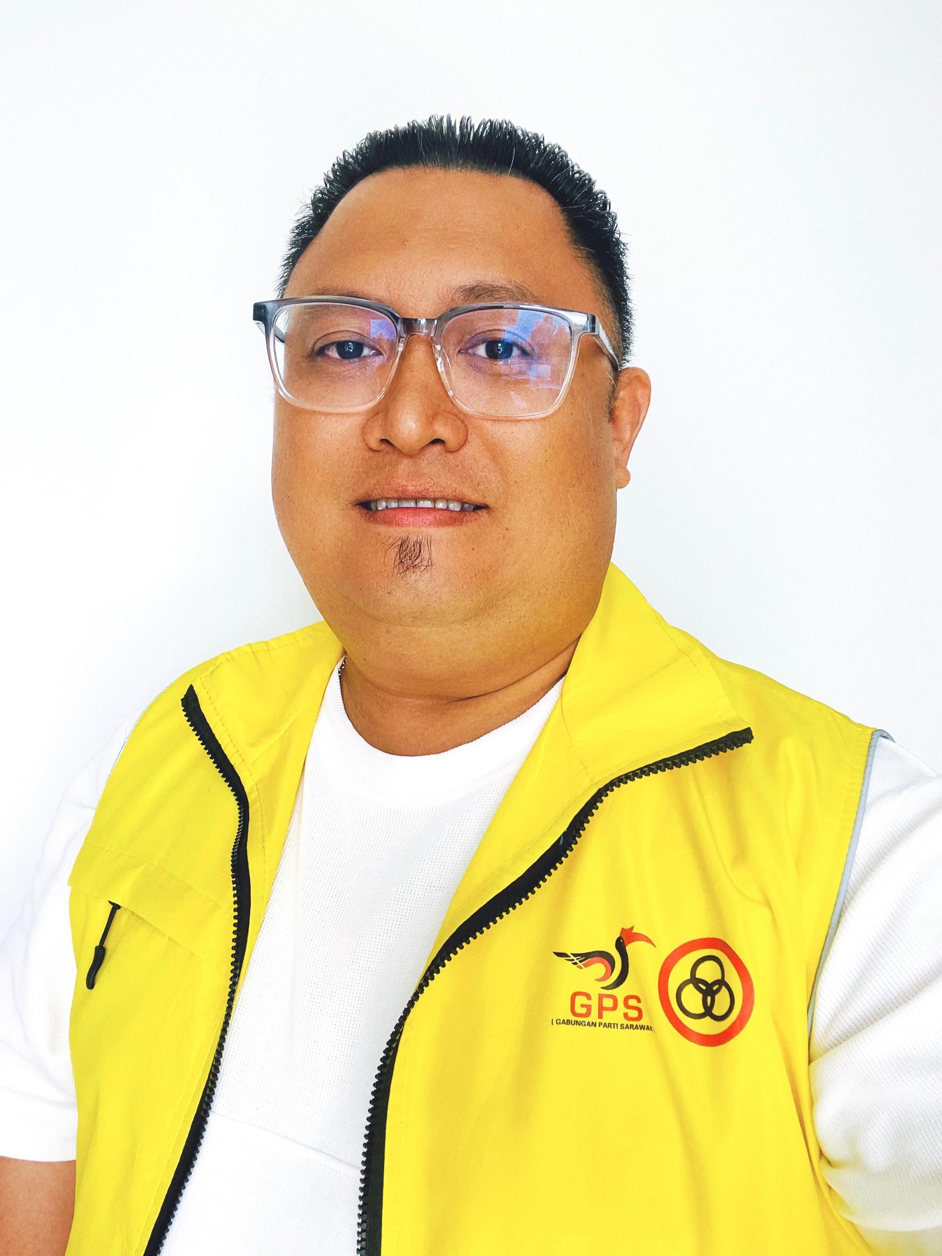 砂人联党青年总团副宣教秘书，都东支部青年团团长尹士华。