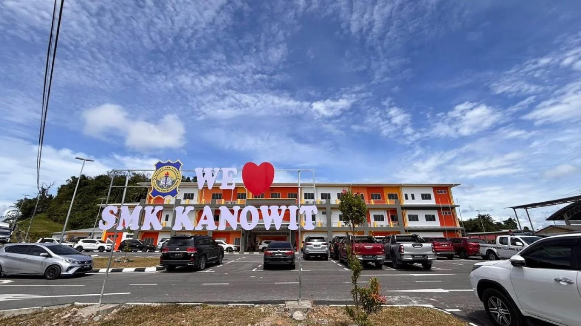 加拿逸中学全景。