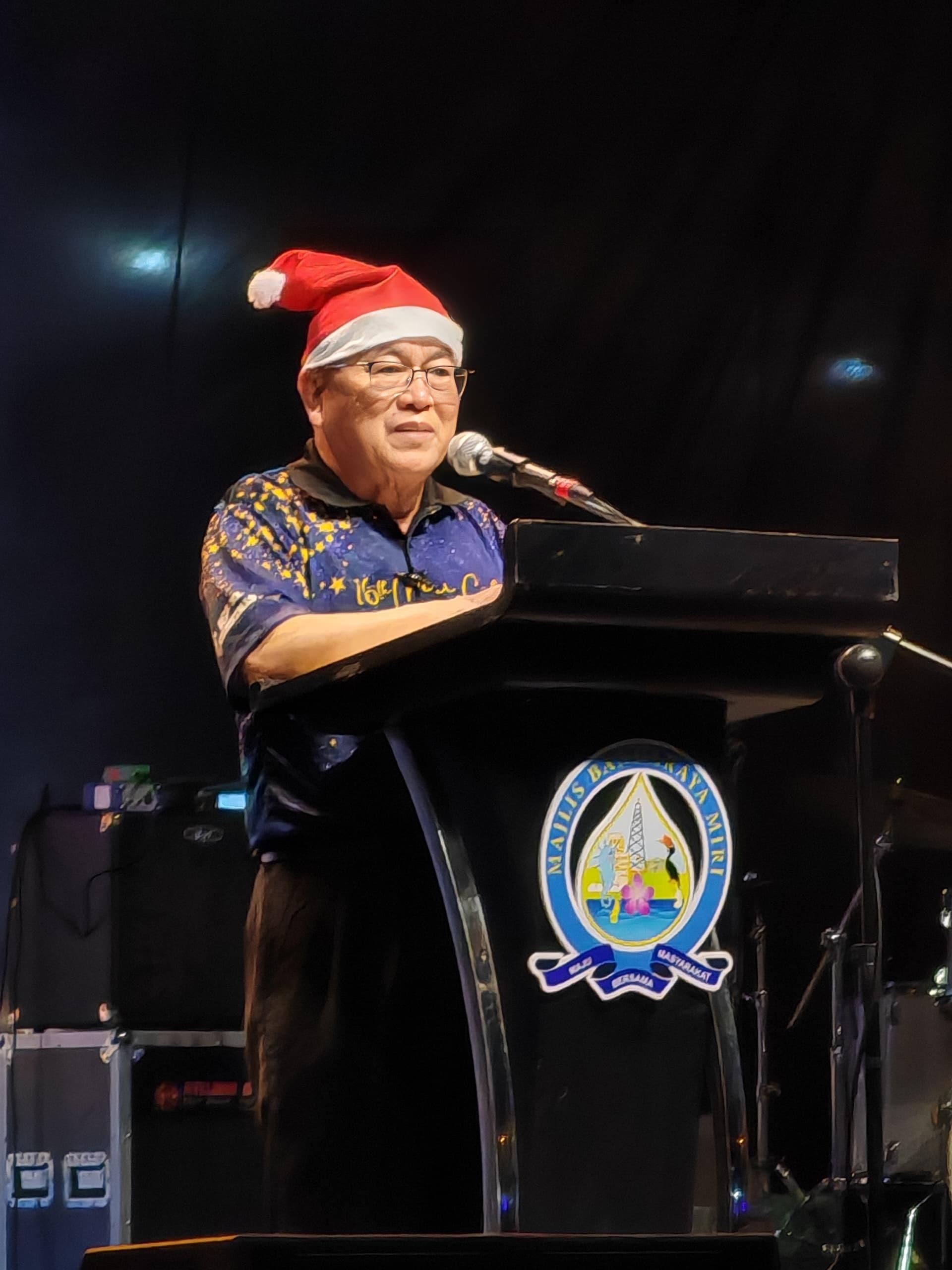 砂副总理拿督阿玛道格拉斯致辞时摄。