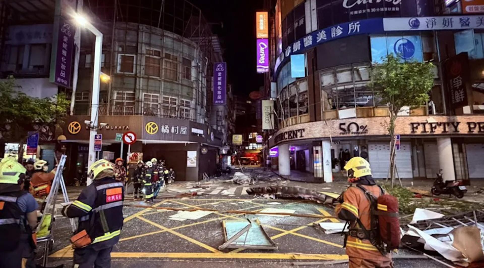 事发于8日凌晨12点57分。（图：新北市政府消防局）