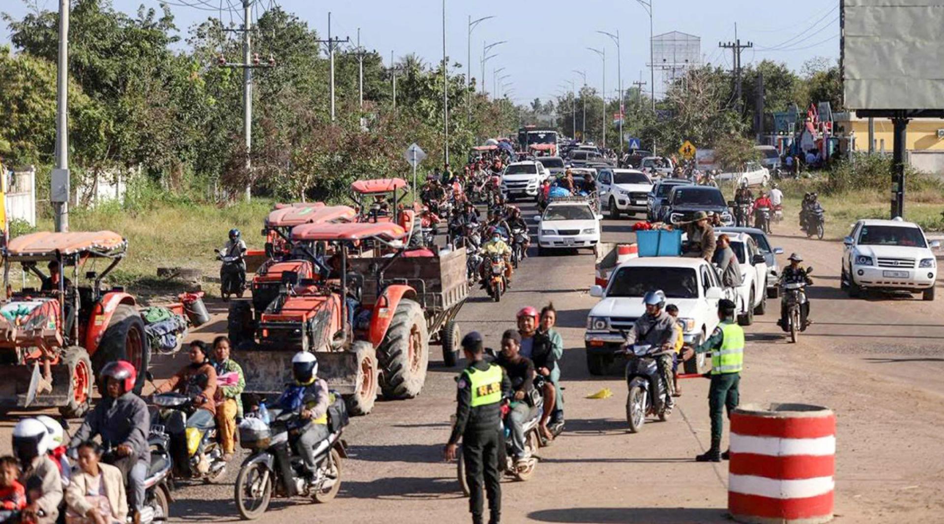 柬埔寨奥多棉吉省边境地区的居民在8日也开始撤离。