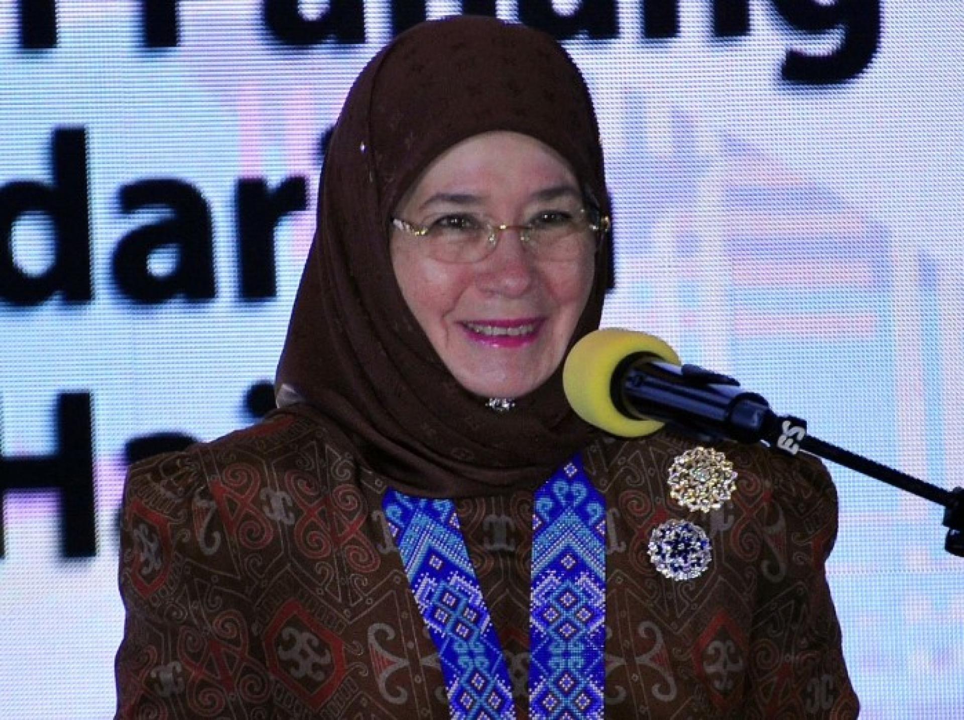 彭亨苏丹后东姑阿兹莎阿米娜说，砂拉越在她心中拥有极为特别的地位，并忆起当年成婚时曾收到来自砂拉越的嫁妆。