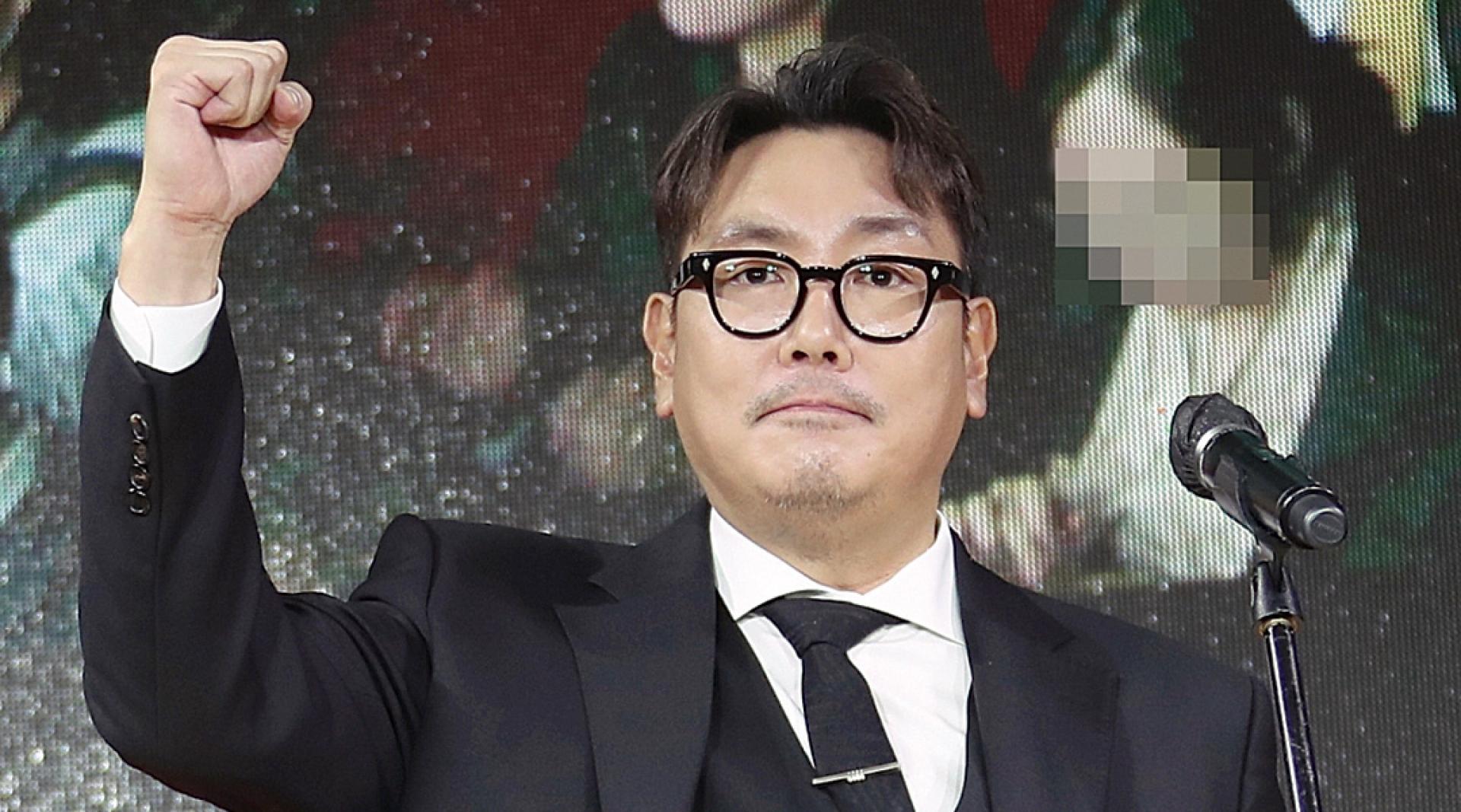 赵震雄私下常对不爽的人挥拳。