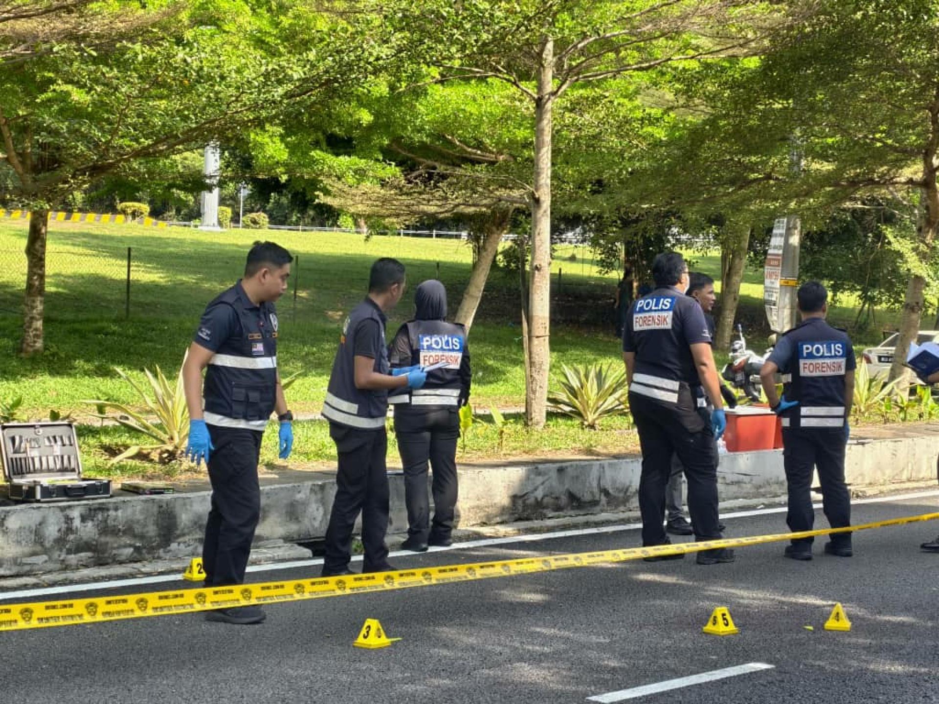 警方鉴证组人员案发后到场调查和搜证。