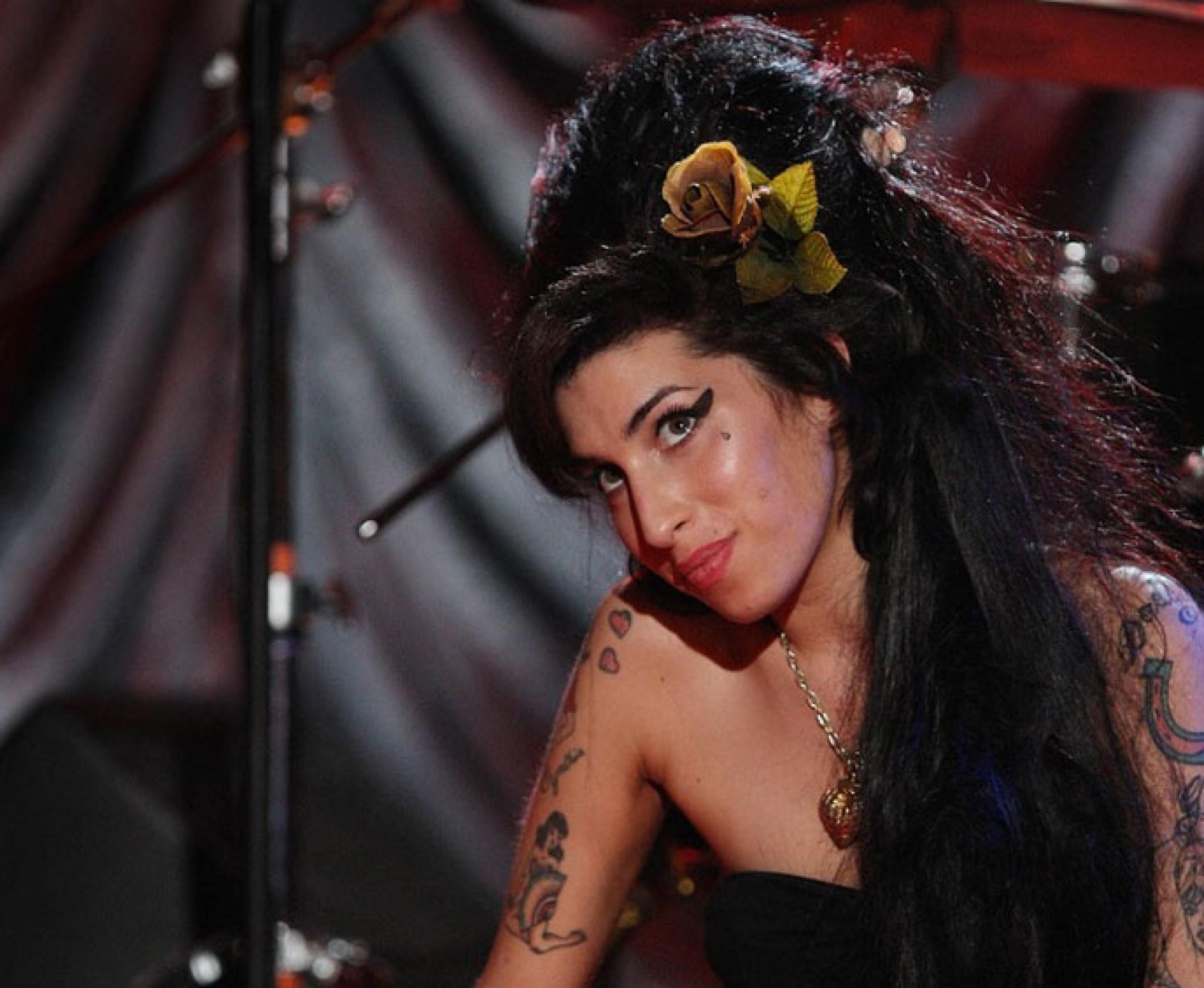 艾美怀丝大量遗物于死后被拍卖。