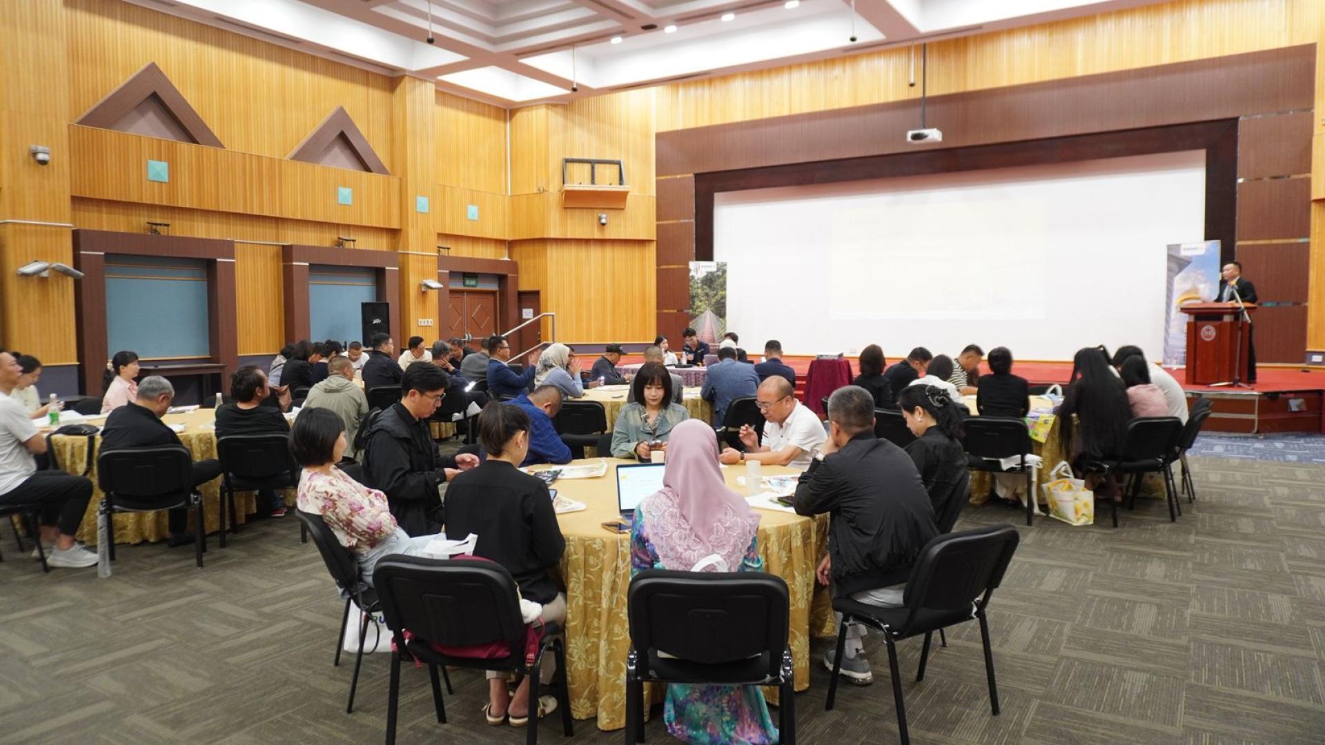 旅游局为本地旅行社与中国湖北旅游考察团举办对话会