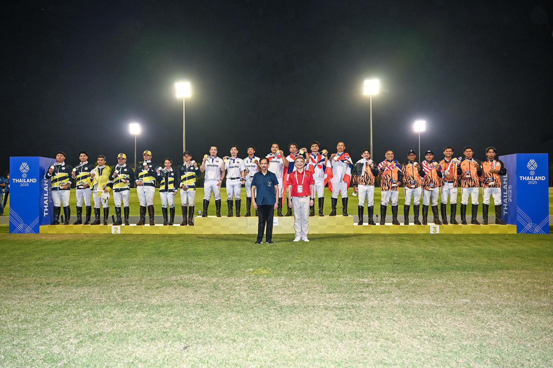 苏丹陛下出席主持颁奖仪式