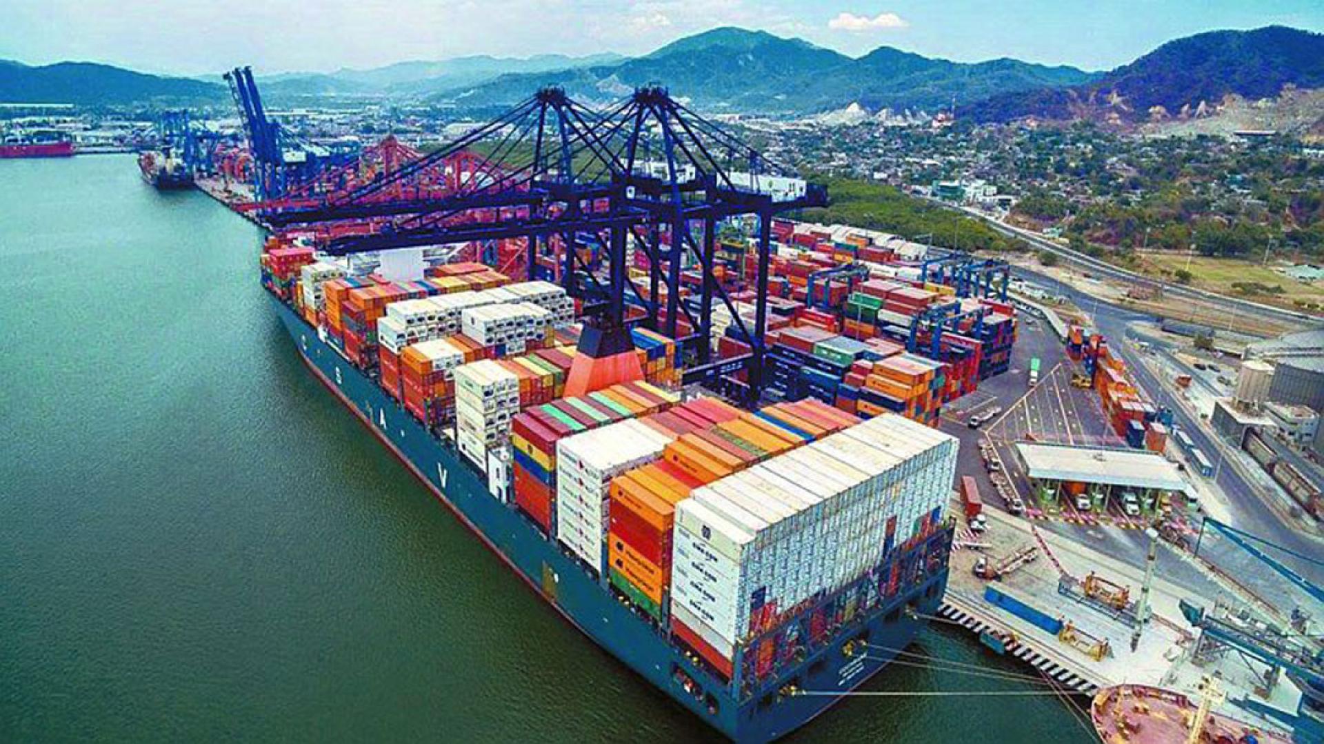 墨西哥在太平洋沿岸的曼萨尼约港货柜码头。