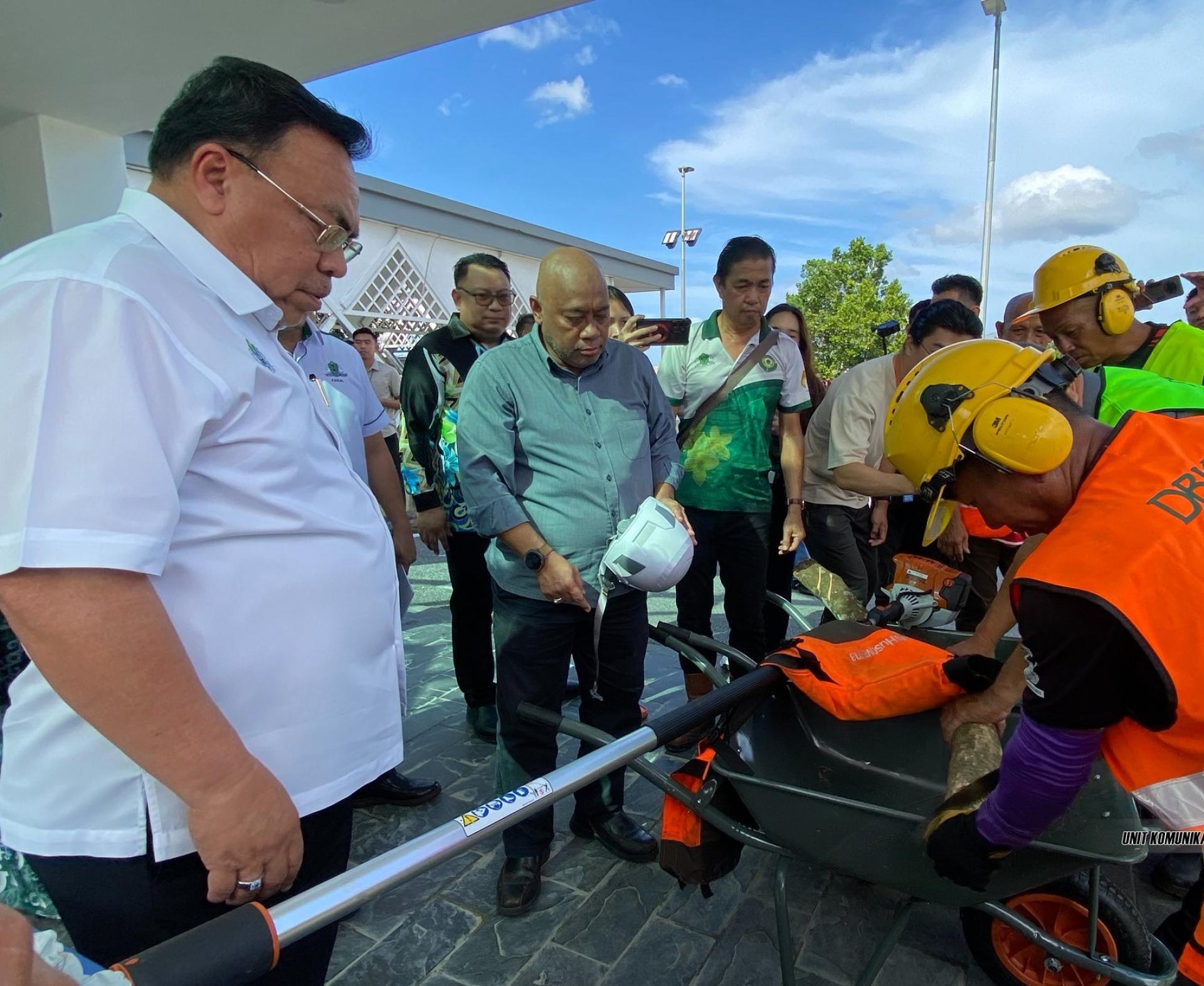 北市市长拿督希尔米视察水灾准备工作。