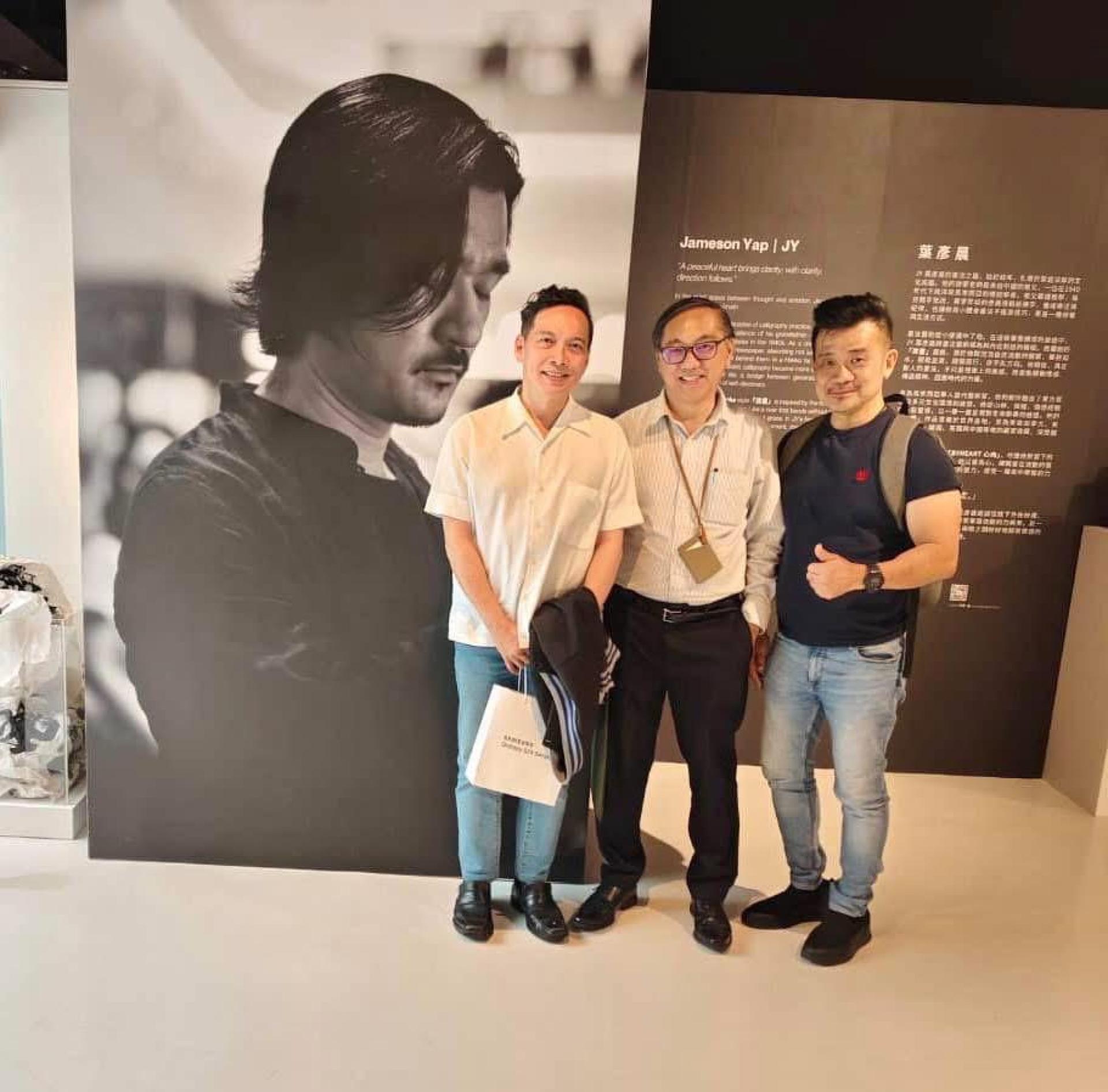 短运利与张文光律师。右、黄添发博士合影