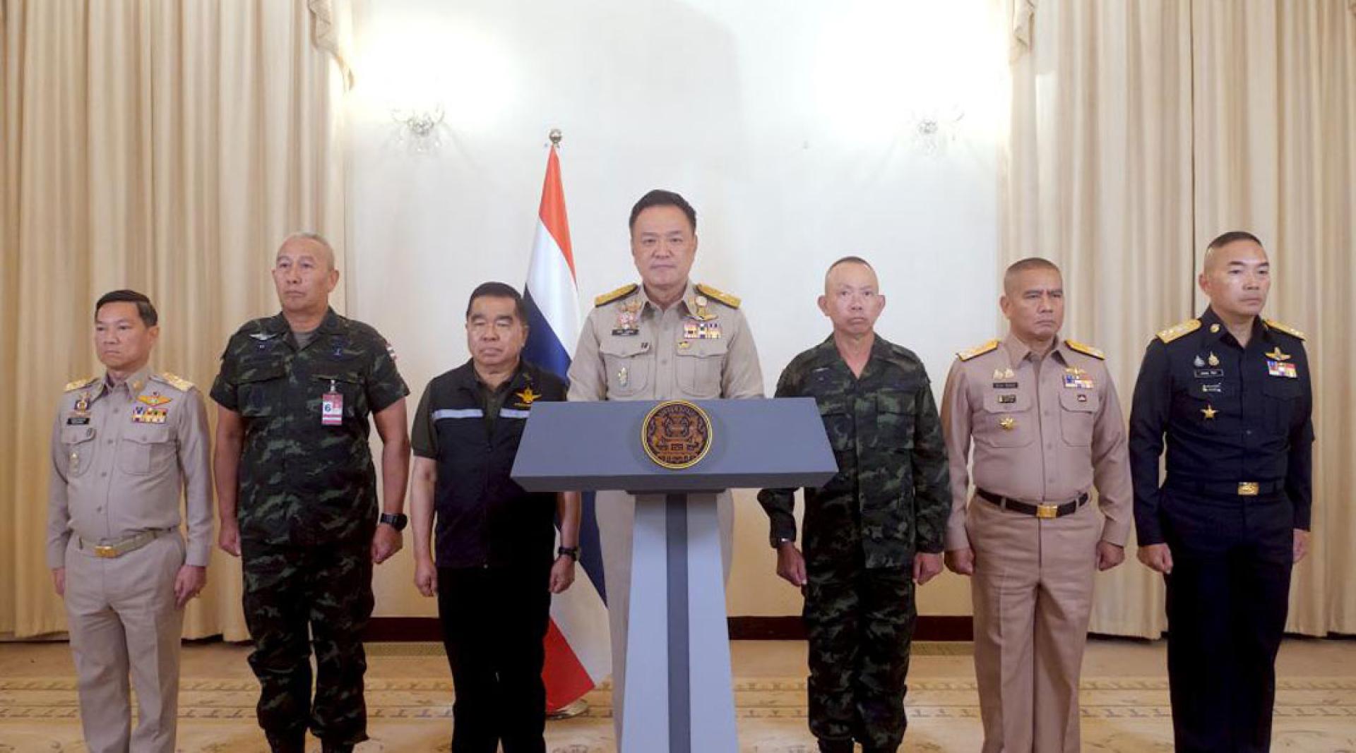 这张泰国政府发布在社交媒体的照片显示，12月8日，泰国总理阿努廷在位于曼谷的总理府就泰柬边境局势发表全国电视讲话。（图：新华社）