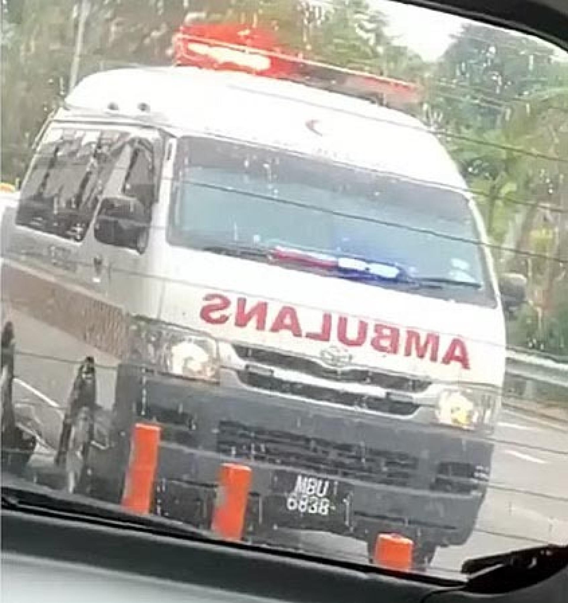 祖凯里慕克达指，有关救护车当时没有鸣响警笛及紧急灯号，显示救护车当时并没执行紧急任务，所以开路交警才未让路！