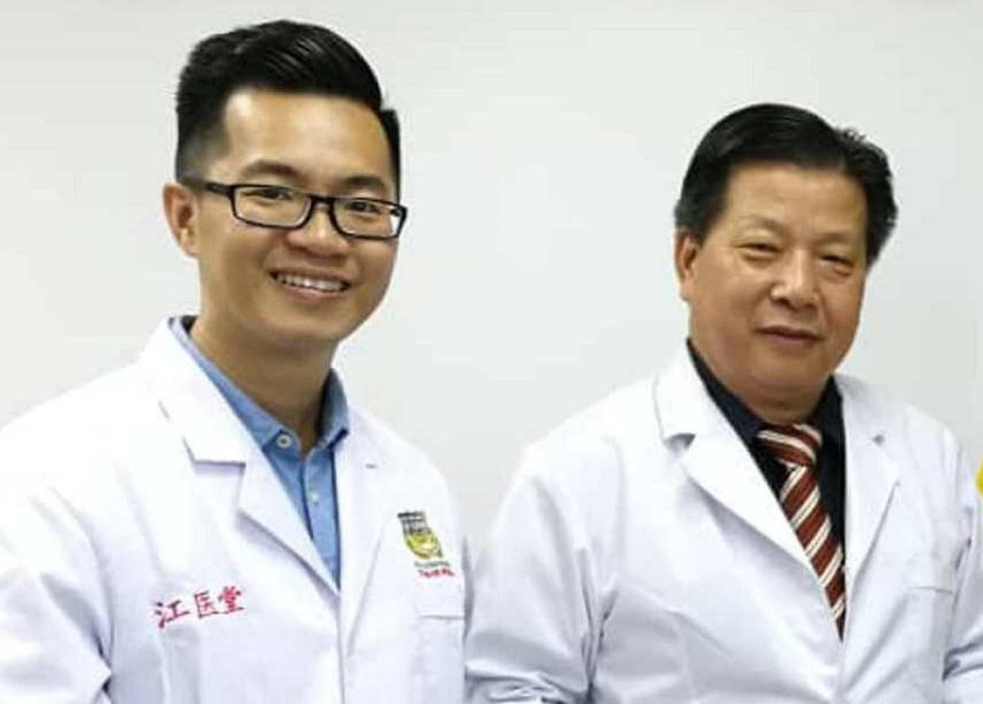 砂医总会长江宗兴（右）与副会长江邦忠期望砂科技大学尽早设医学院。