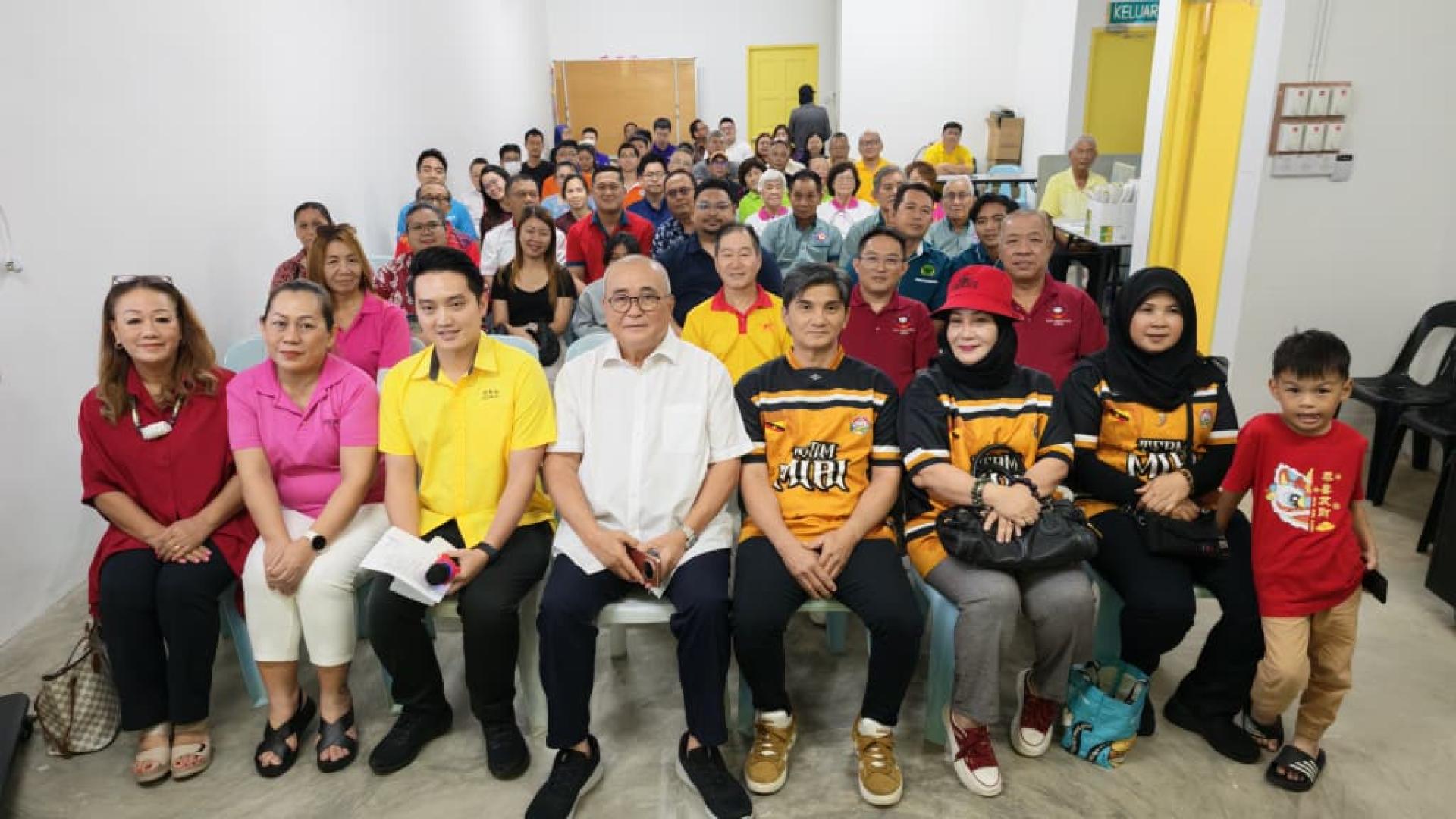 埔奕区议员俞小珊今日主持象征性拨款移交仪式，总额7万5000令吉，惠及辖区24个社团及组织。