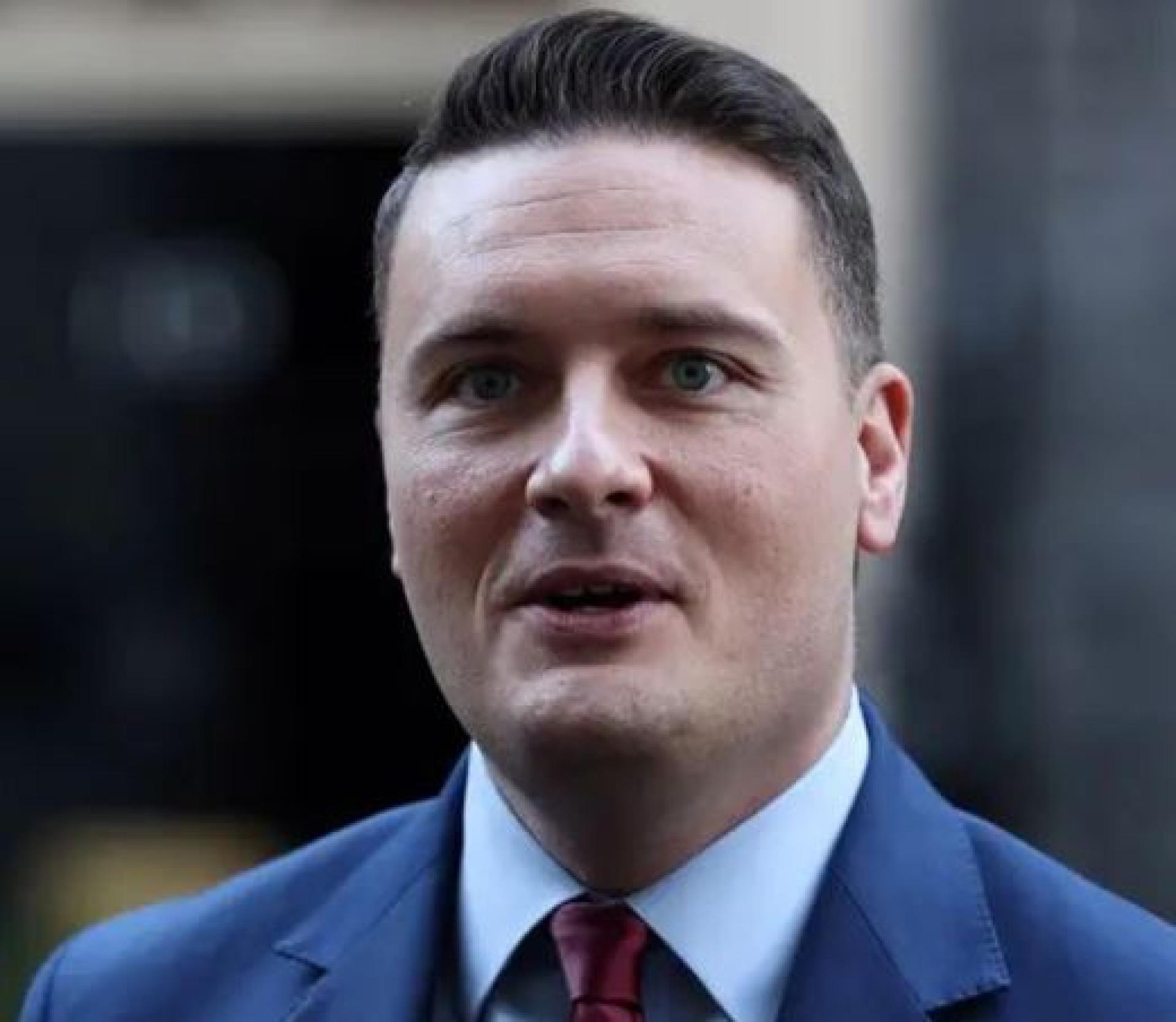 英国卫生大臣斯特里廷坦言，目前医院内部混乱、拥塞状况“已经令人无法接受”。