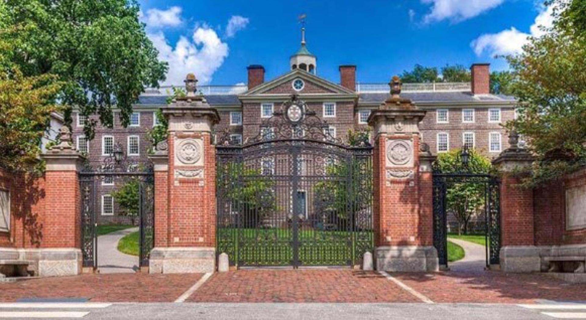 布朗大学位于罗德岛州普洛威顿斯市。