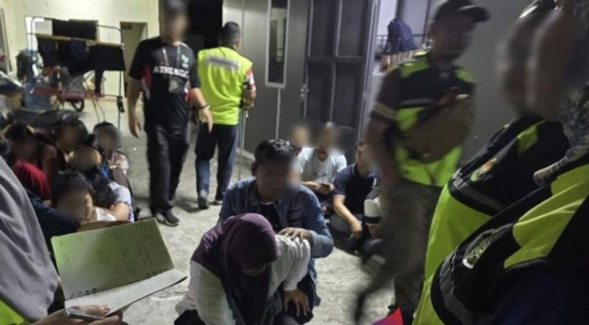 柔州移移民局展开店屋突击行动，共逮捕49名非法外劳。