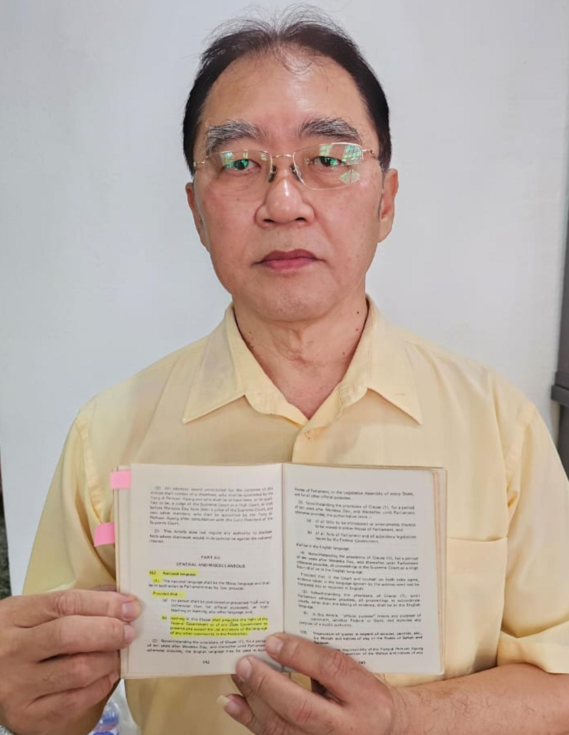 黄锦河展示马来西亚宪法125条款。