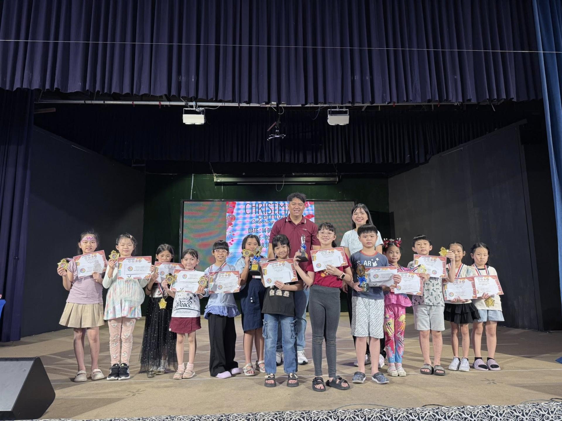 7至9岁组别优胜者大合照。