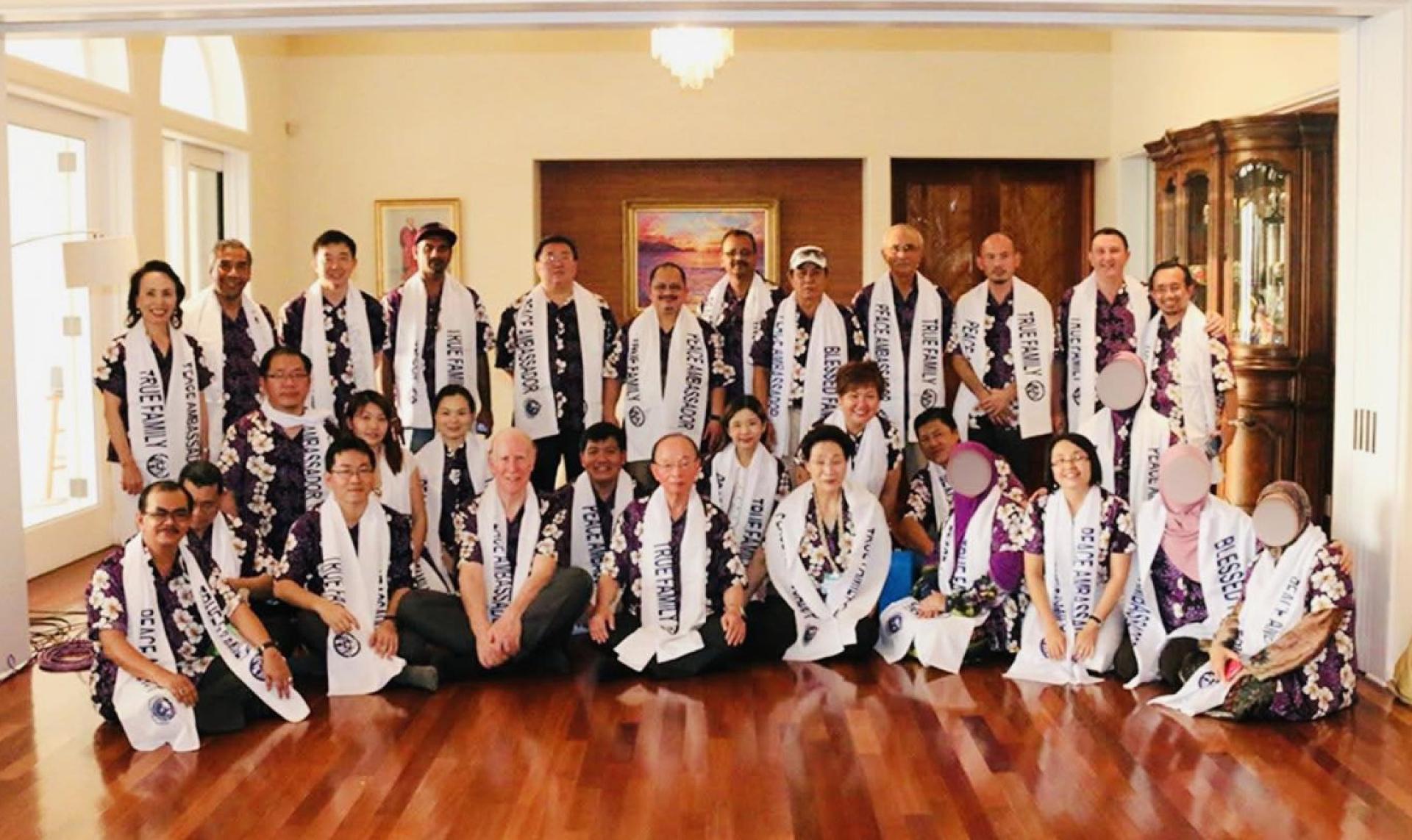 政治网红莫哈末法依扎近日在社交媒体披露多名我国政治人物曾受邀出席韩国异教“统一教”在夏威夷举行的祝福仪式，相关内容一经曝光，随即引发社会舆论哗然。