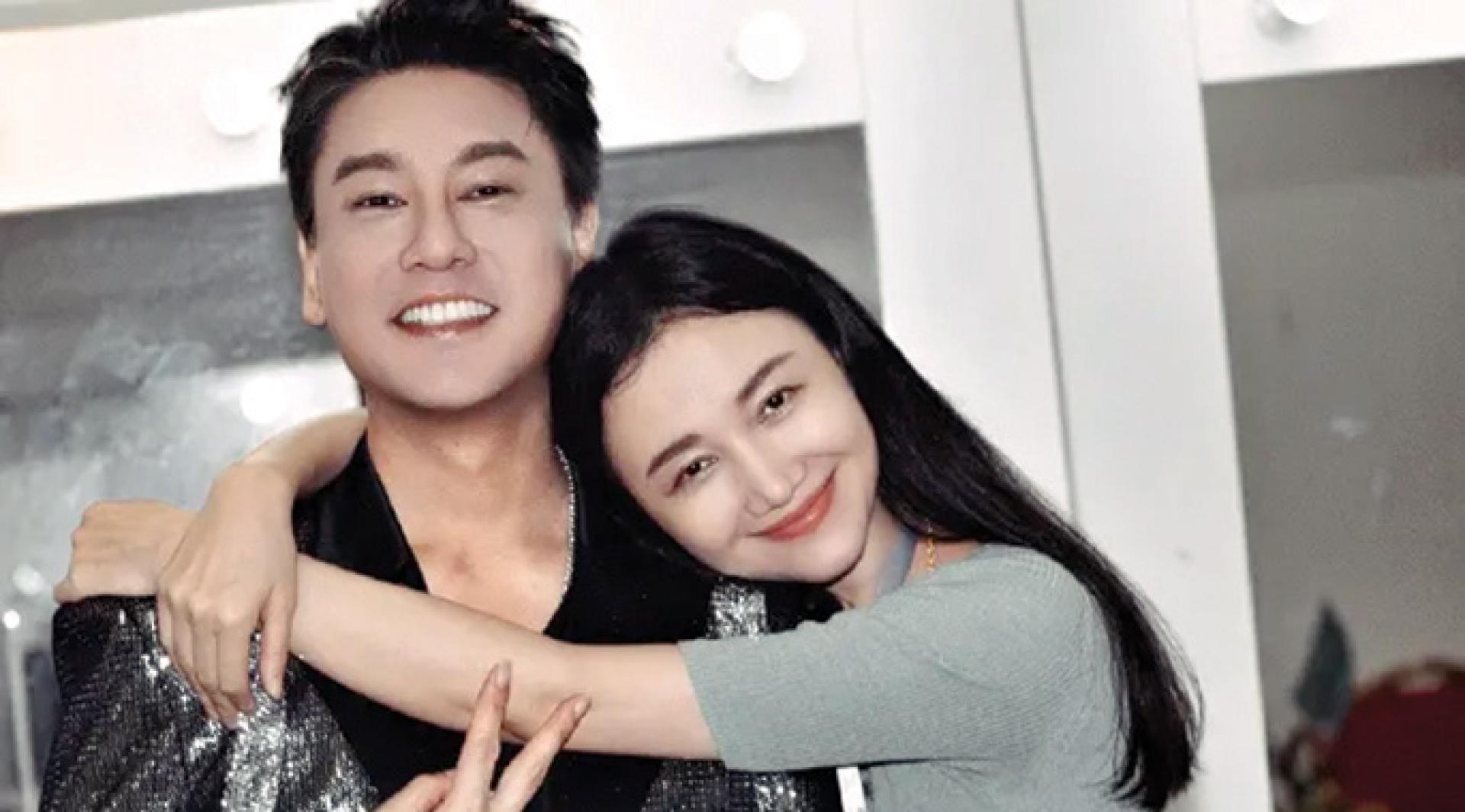 韩雯雯日前开直播称老公朱孝天为了F4合体减肥15kg。