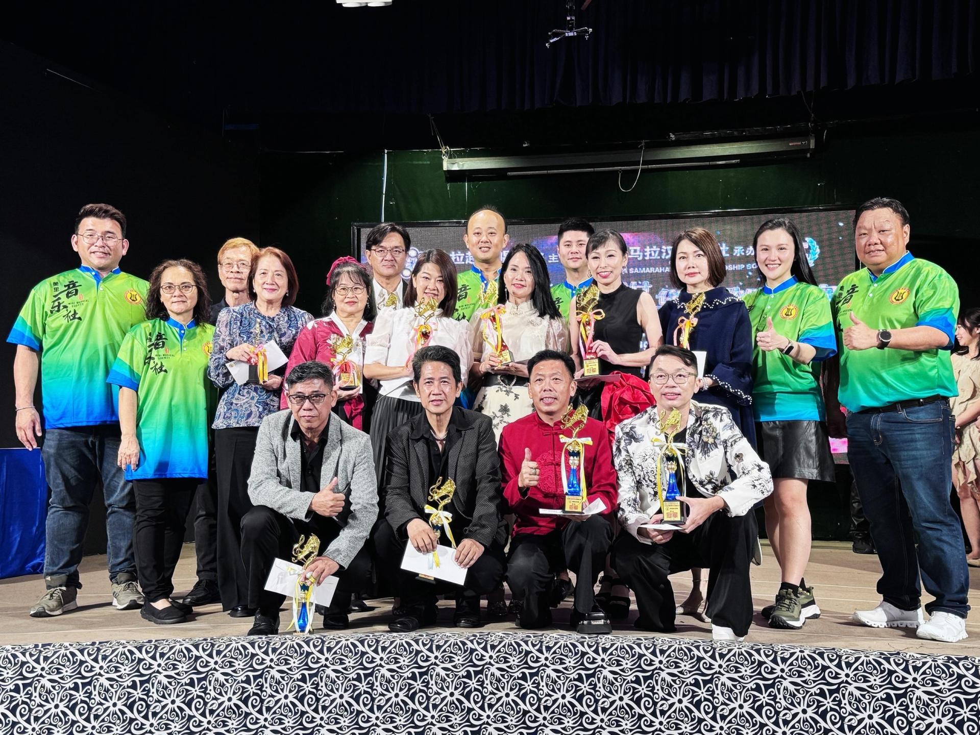 男女宿将华语歌唱比赛歌手合影。