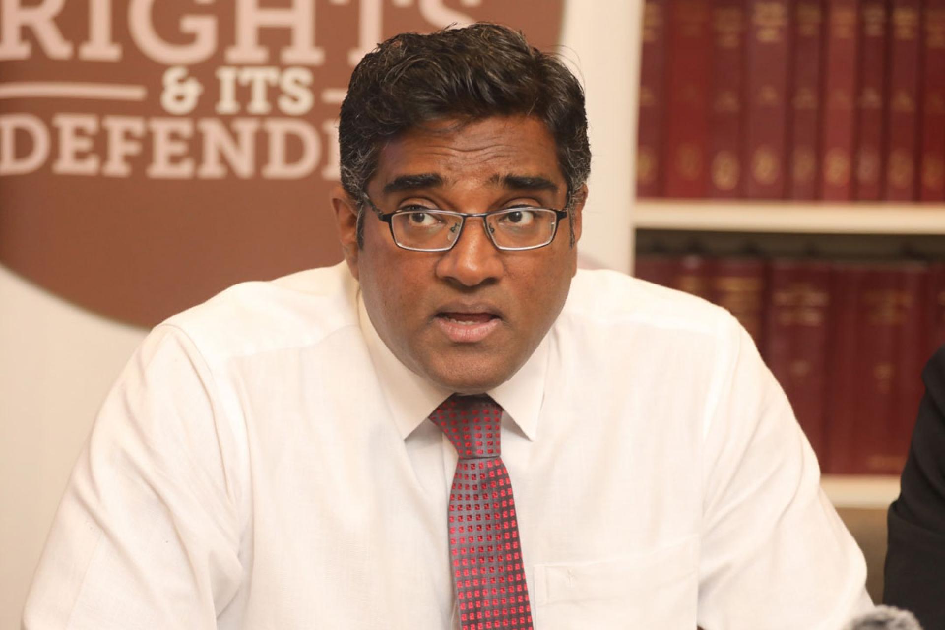 拉杰什纳加拉詹要求祖凯里停职留薪或调往其他州属。