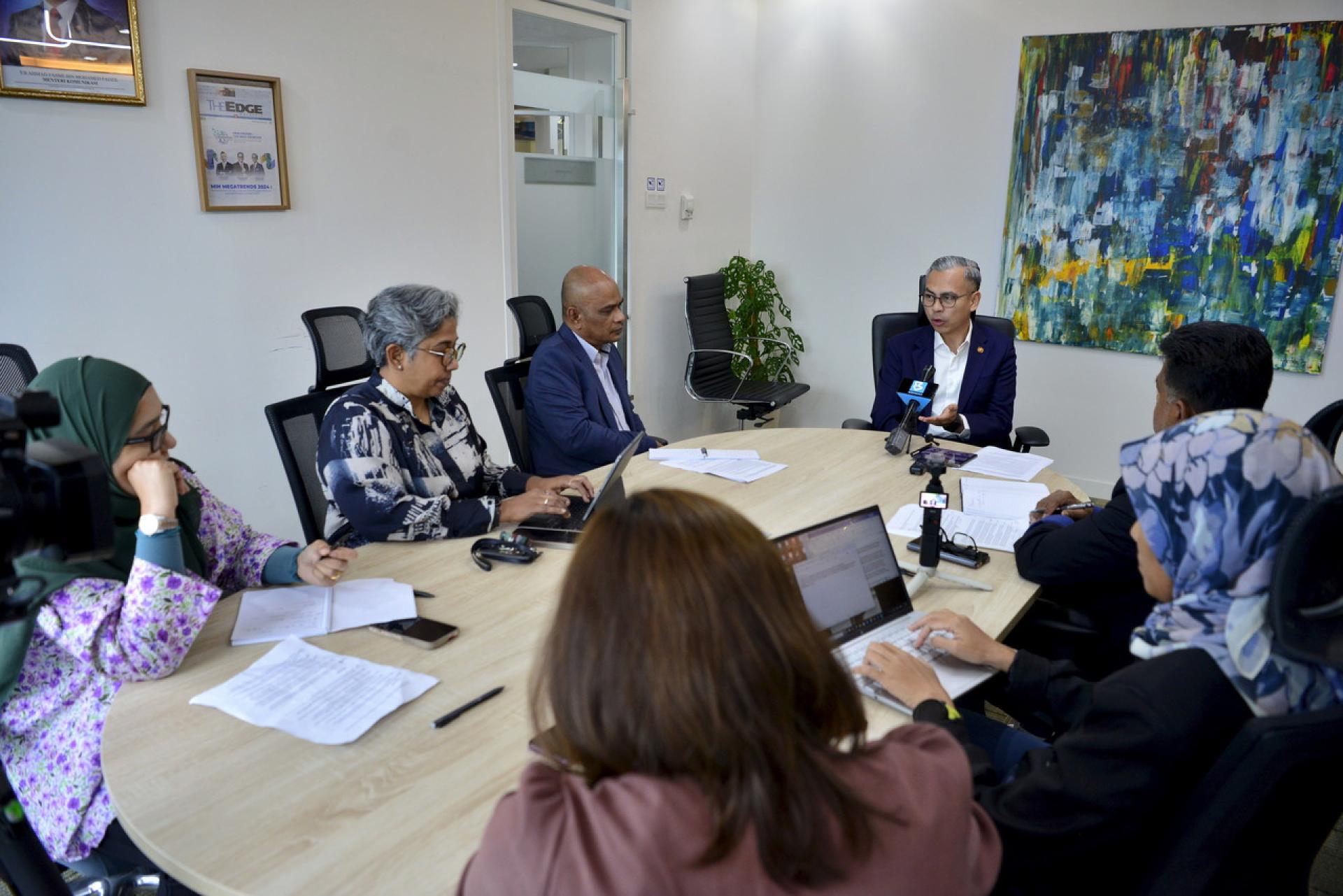 法米在接受马新社访问时表示，通讯部始终保持高度戒备，以应对明年初可能发生的大规模水灾，确保通讯顺畅及网络连接不受影响。