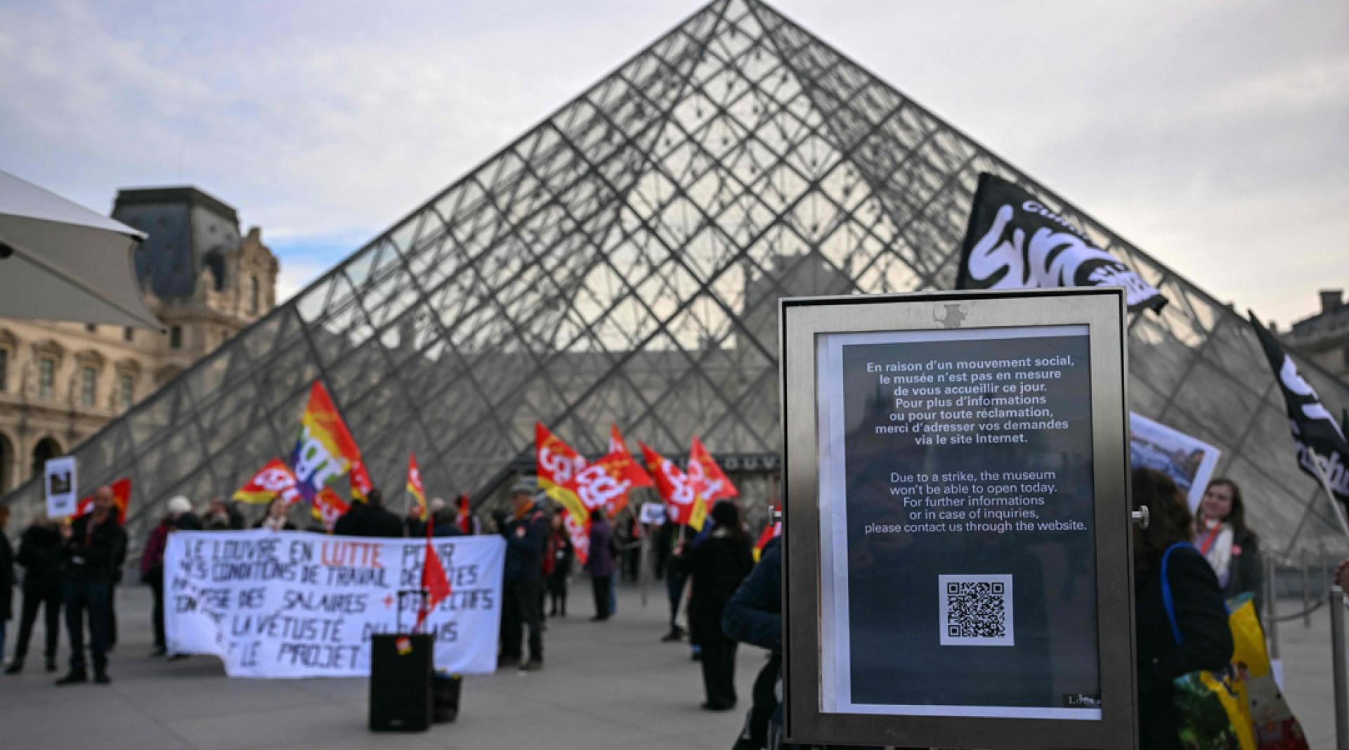 卢浮宫通告游客，因罢工而无法开放。