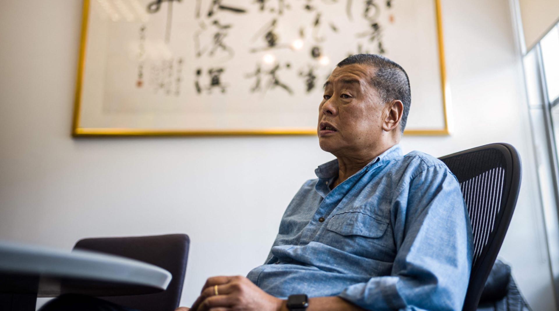 黎智英于2020年8月被香港国安警察拘捕，是《香港国安法》“勾结外国或者境外势力危害国家安全罪”下被诉第一人。