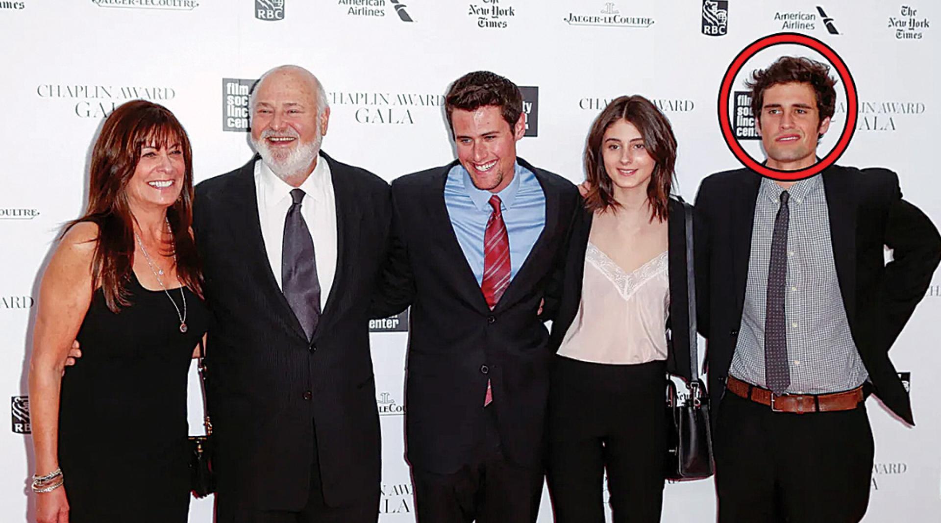 洛莱纳夫妻（左一、左二）不幸在家中遇害，次子尼克（红圈者）被指是凶手。