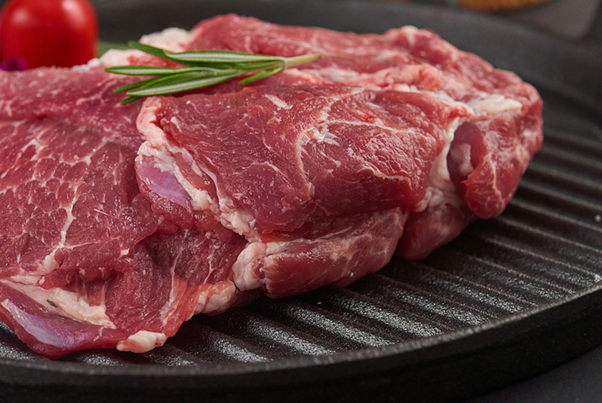 中国向欧盟的进口相关猪肉产品征收反倾销税，税率介乎4.9%至19.8%，为期5年。