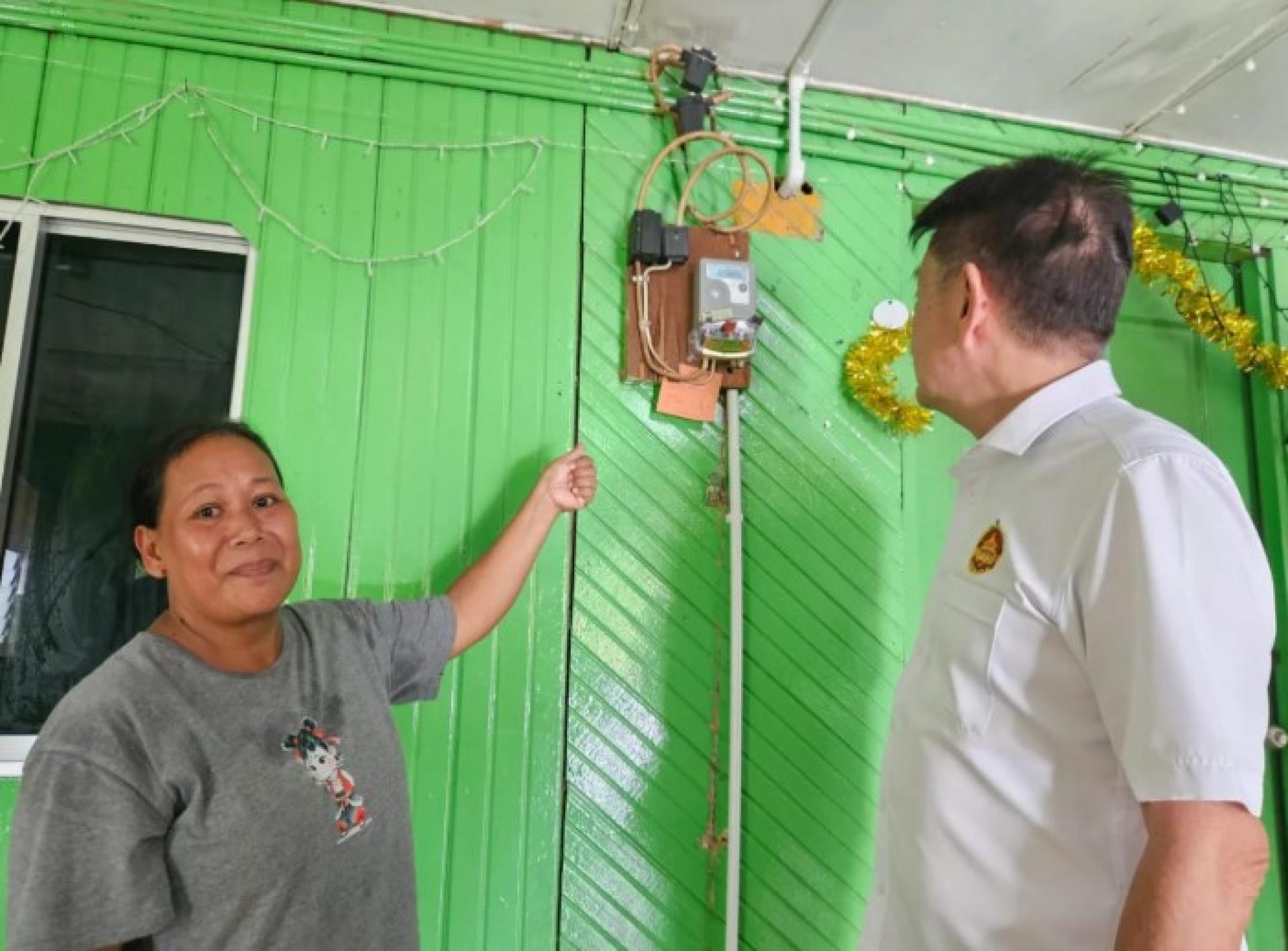 陈冠勋指出，该项目的重点在于确保居民安全，因为原有电线系统杂乱，可能引发短路及火患等风险。