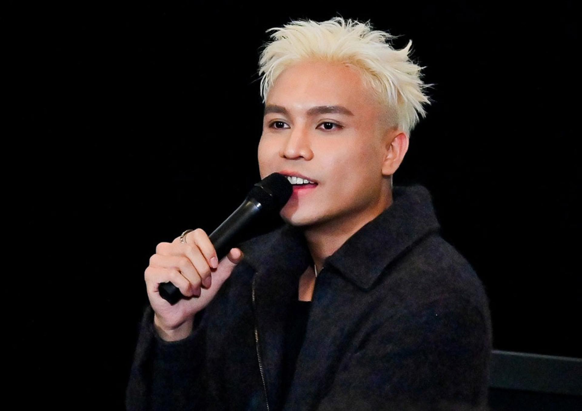 菲道尔透露，新歌从创作到录制过程异常煎熬，写完后有好几个星期一唱就情绪崩溃，哭到唱不下去。