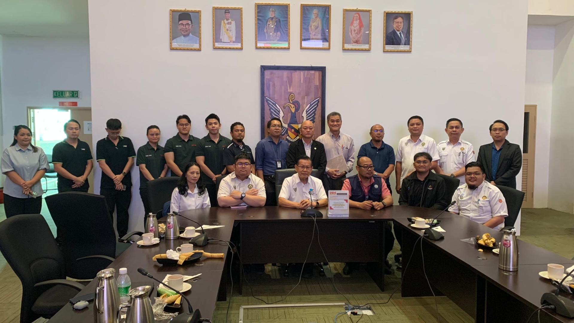 砂史纳汀区议员拿督斯里李景胜今日在新闻发布会上指出，已指示省长兼灾难管理委员会主席召开协调会议，召集相关部门共同分析水灾成因，并落实防范与改善措施。