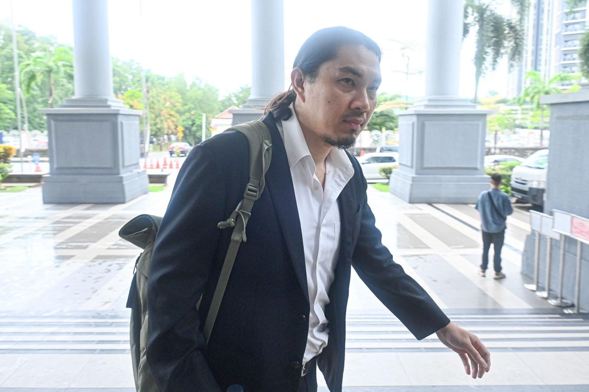 黄明志代表律师郑青丰。