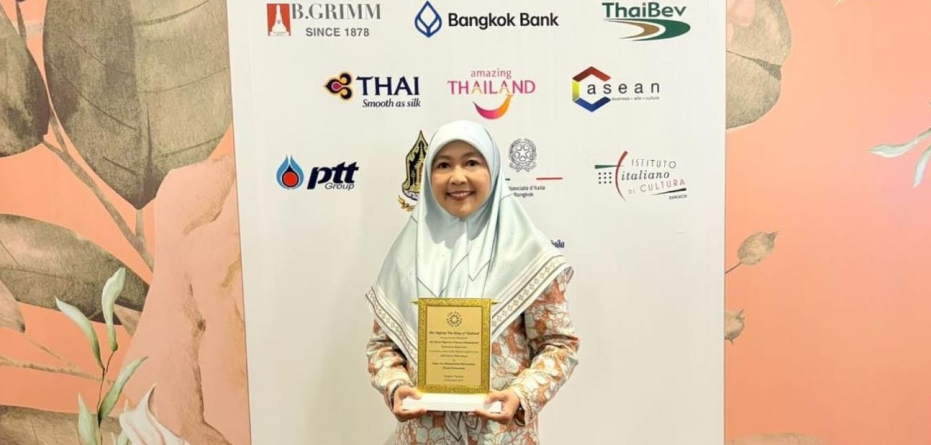 努尔哈米扎获颁东南亚最佳作家