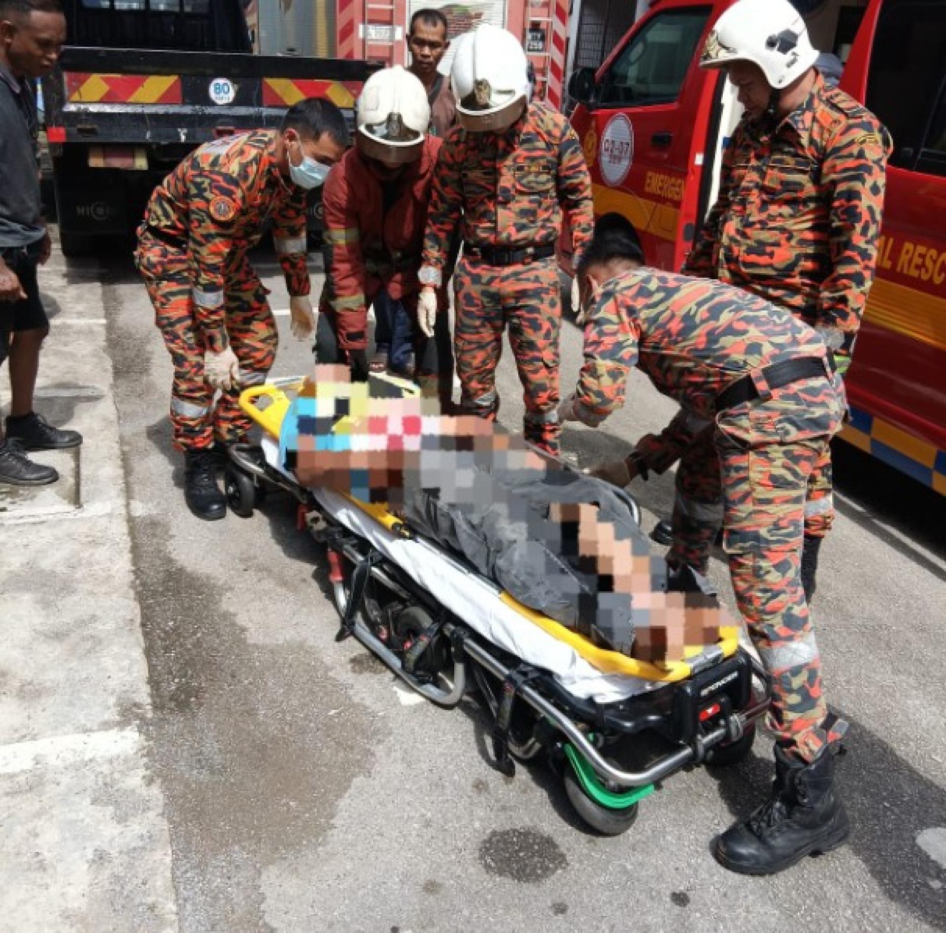 受伤男子被送往西连医院接受进一步治疗。