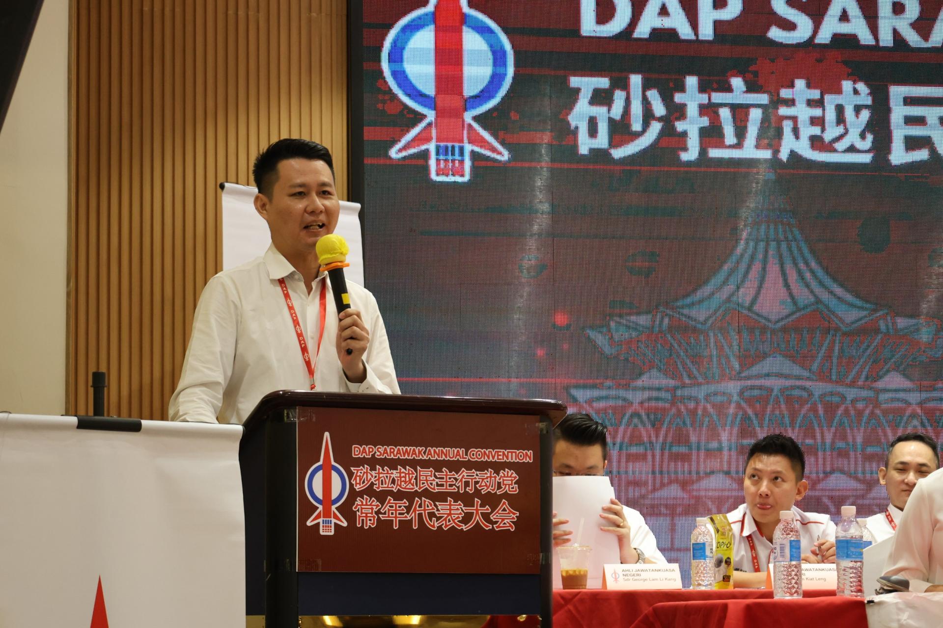 砂希望联盟兼行动党秘书林思健律师。