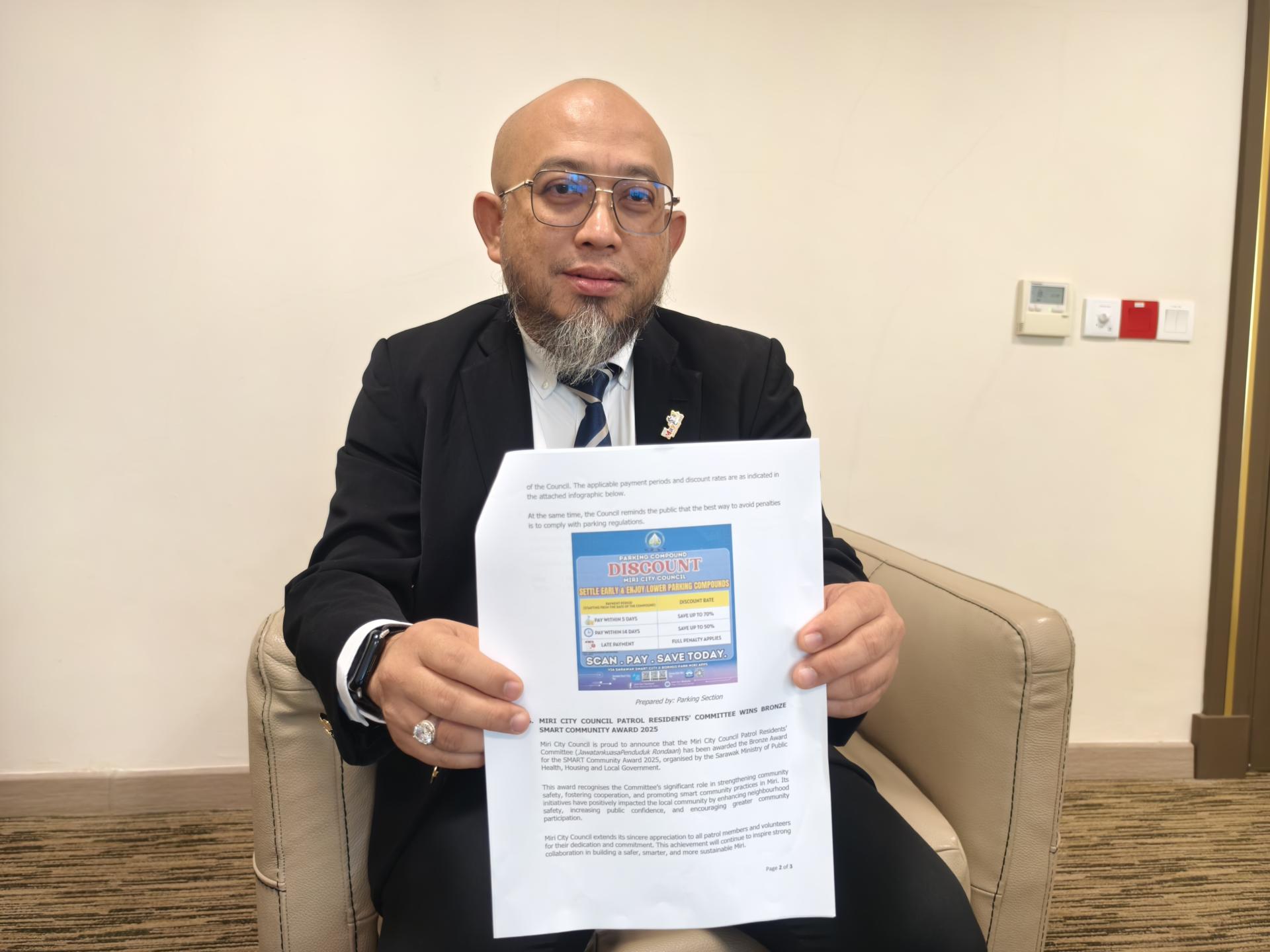 副市长阿里芬表示，美里市政局自2018年起实施的泊车违规罚单折扣措施至今仍然有效，并非新政策。