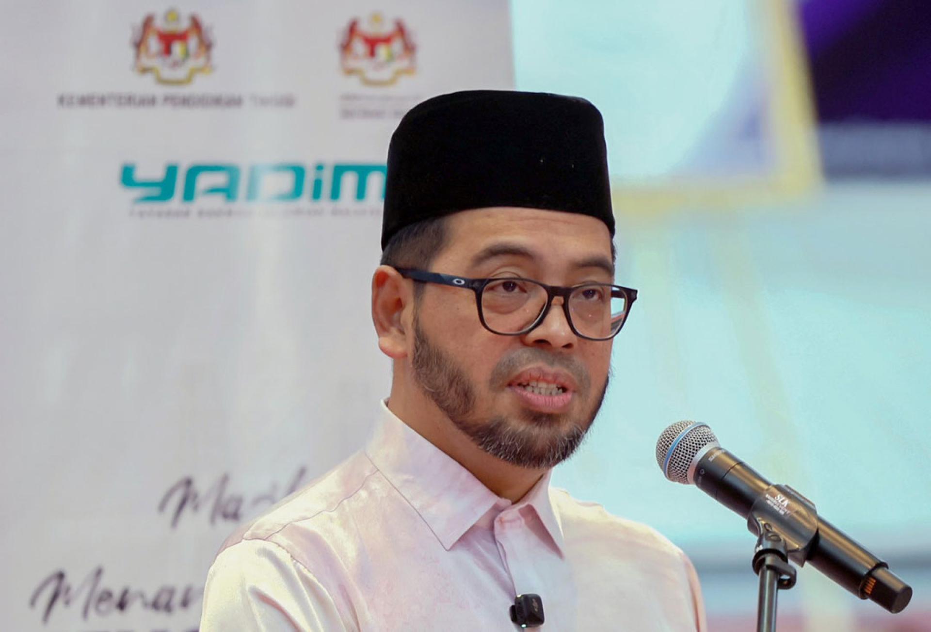 祖基菲里哈山指，只要没有违反清真品质原则，持有清真认证的餐厅可使用其他宗教节日相关的图像、插图或装饰。