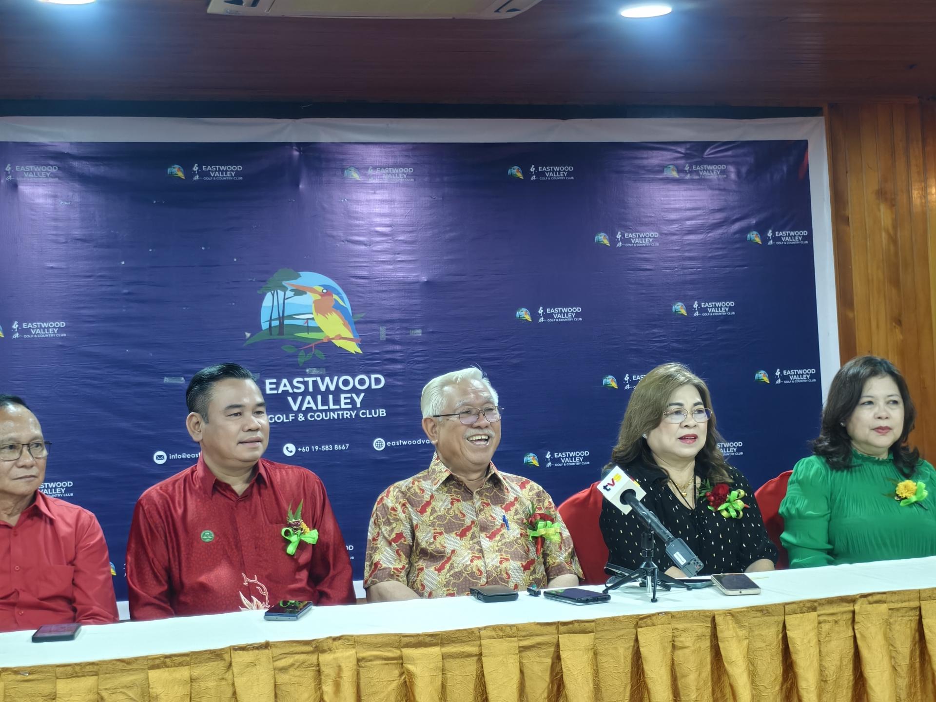 砂拉越人民党（PRS）主席拿督斯里约翰西基（中）指出，该党在完成党内最高理事会改选后，首次在北砂区举行大型聚会，主要目的是向长期为党付出的党员致谢。左2为砂拉越人民党（PRS）中央青年团团长克里斯多福吉拉。