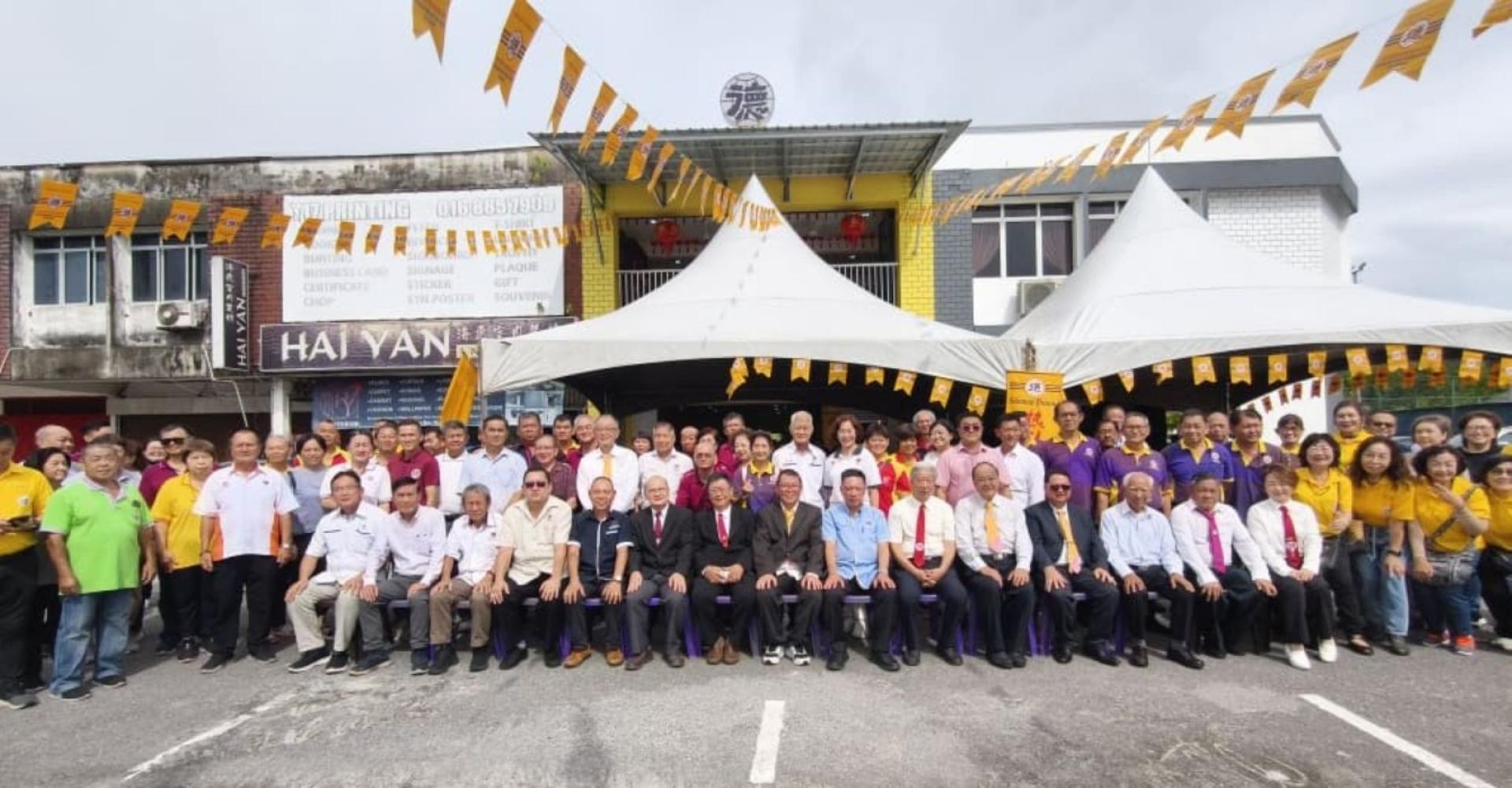 石隆门碧湖德教会紫卯阁庆创阁庆典国内外德教会领导人与德生们合影。