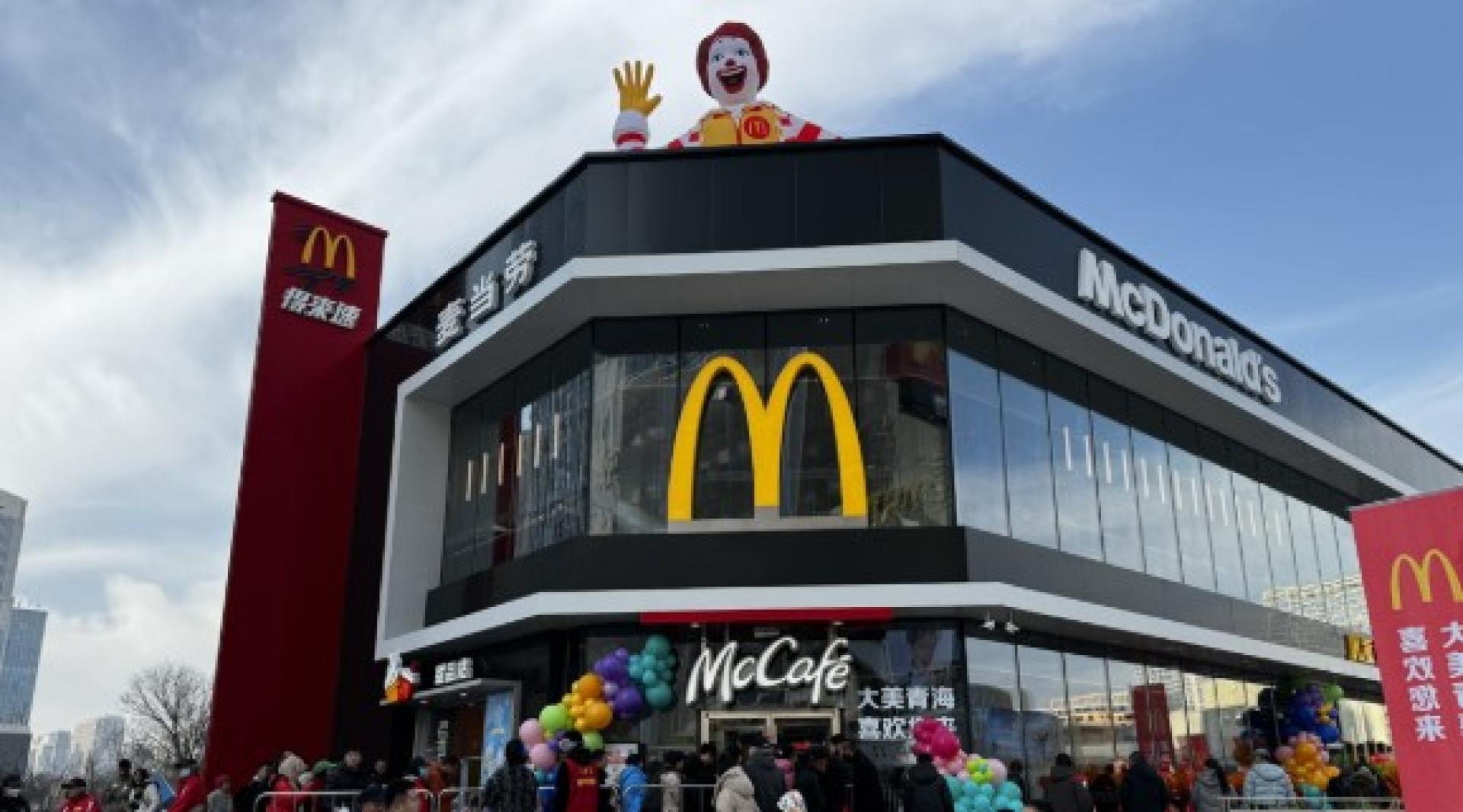 麦当劳青海首店21日在西宁市海湖新区开业。