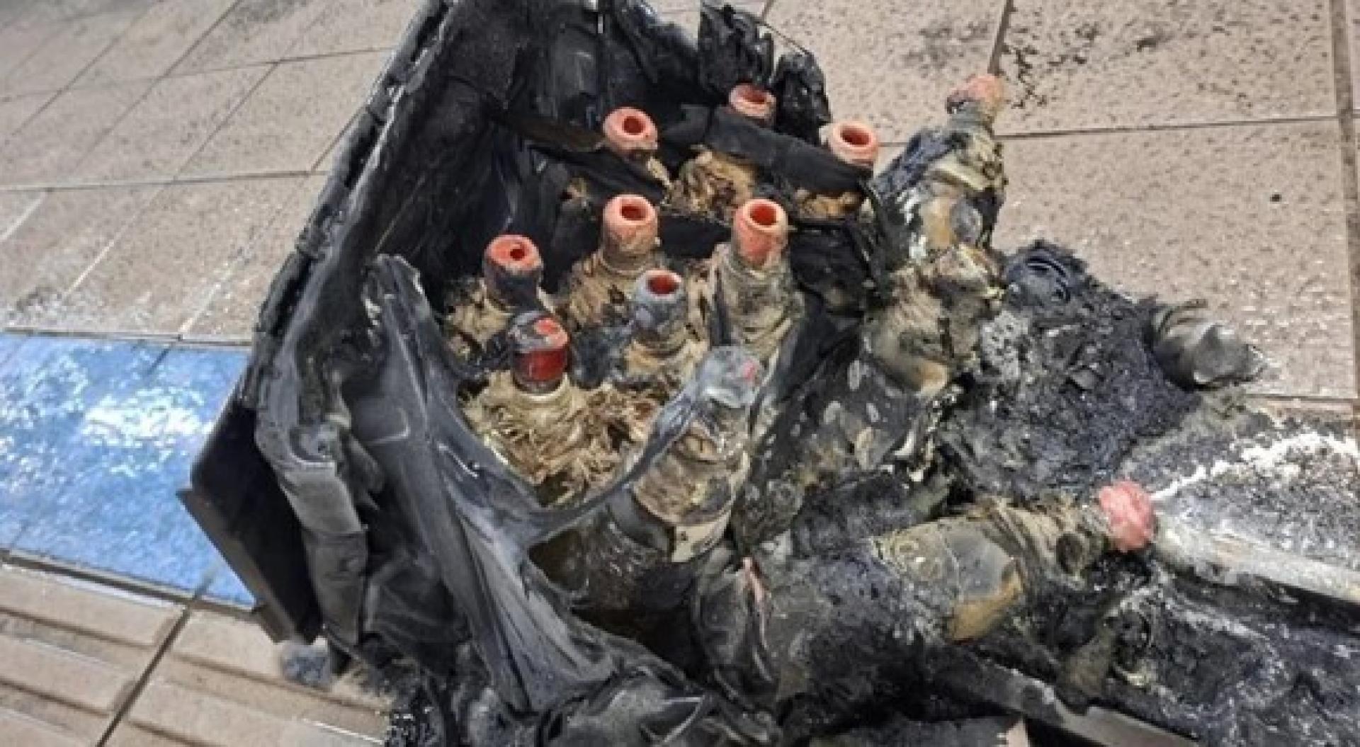 北车犯嫌置于推车内的玻璃瓶汽油弹及烟雾弹。