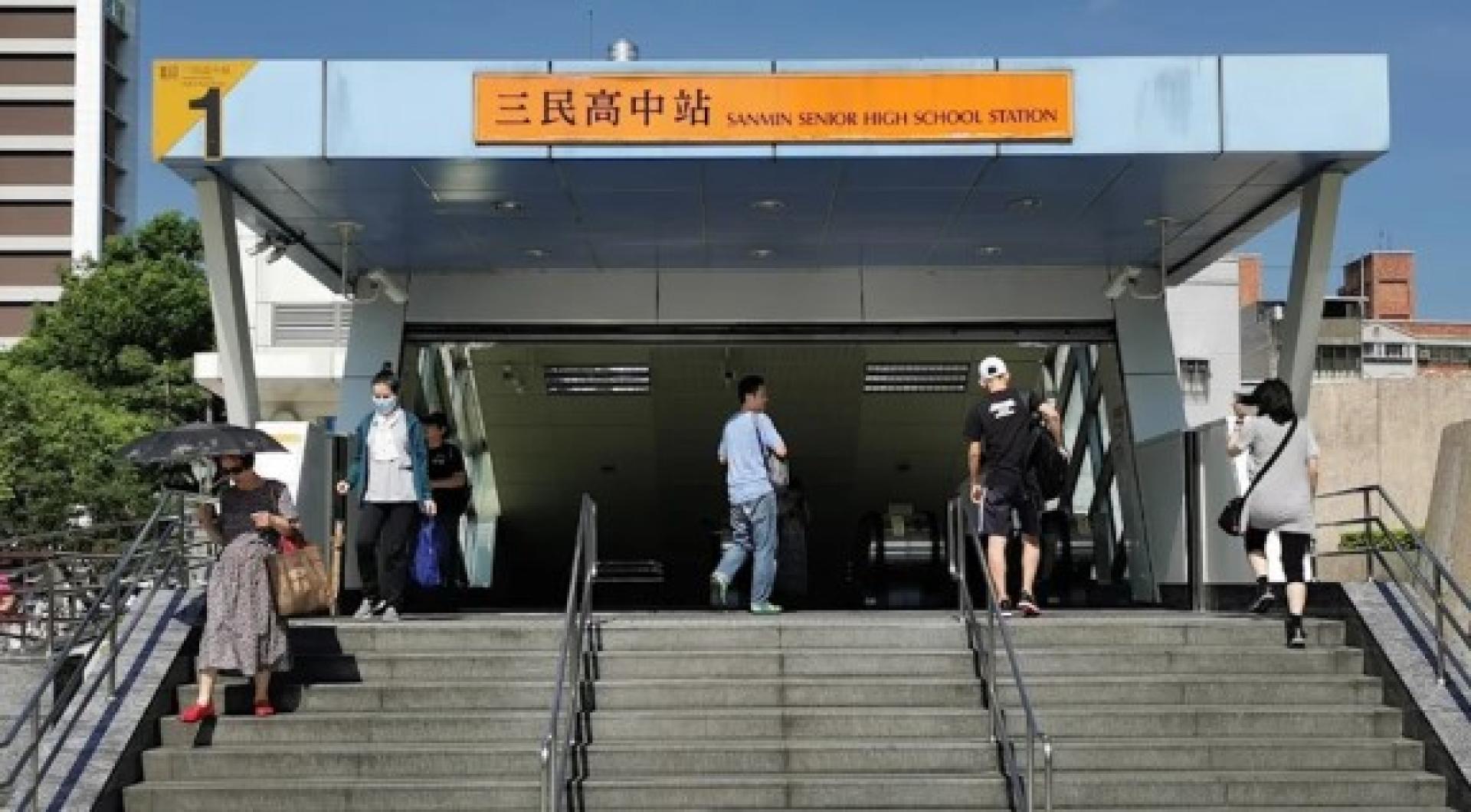 男子在台北捷运站发生袭击隔天，在芦洲区捷运三民高中站外大喊“我有枪”。（档案照）