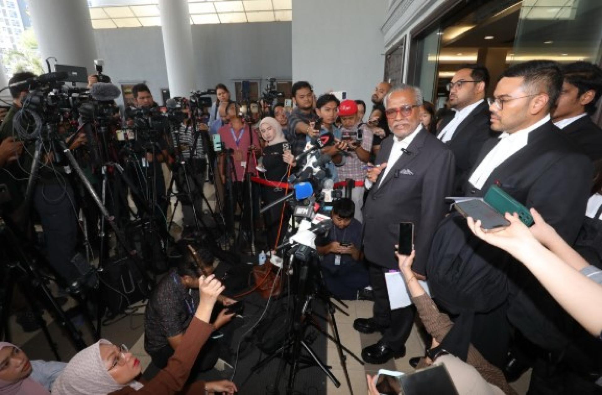 沙菲宜表示，仍待其当事人纳吉的指示是否申请假释。