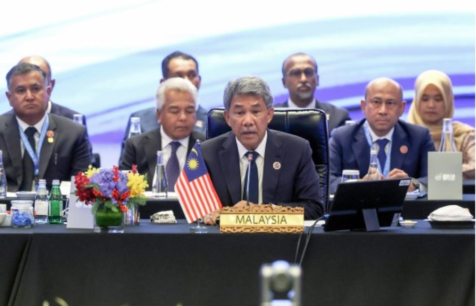 末哈山周一在东盟外交部长特别会议上发表主旨演讲，会议主要讨论柬埔寨与泰国之间的当前局势。